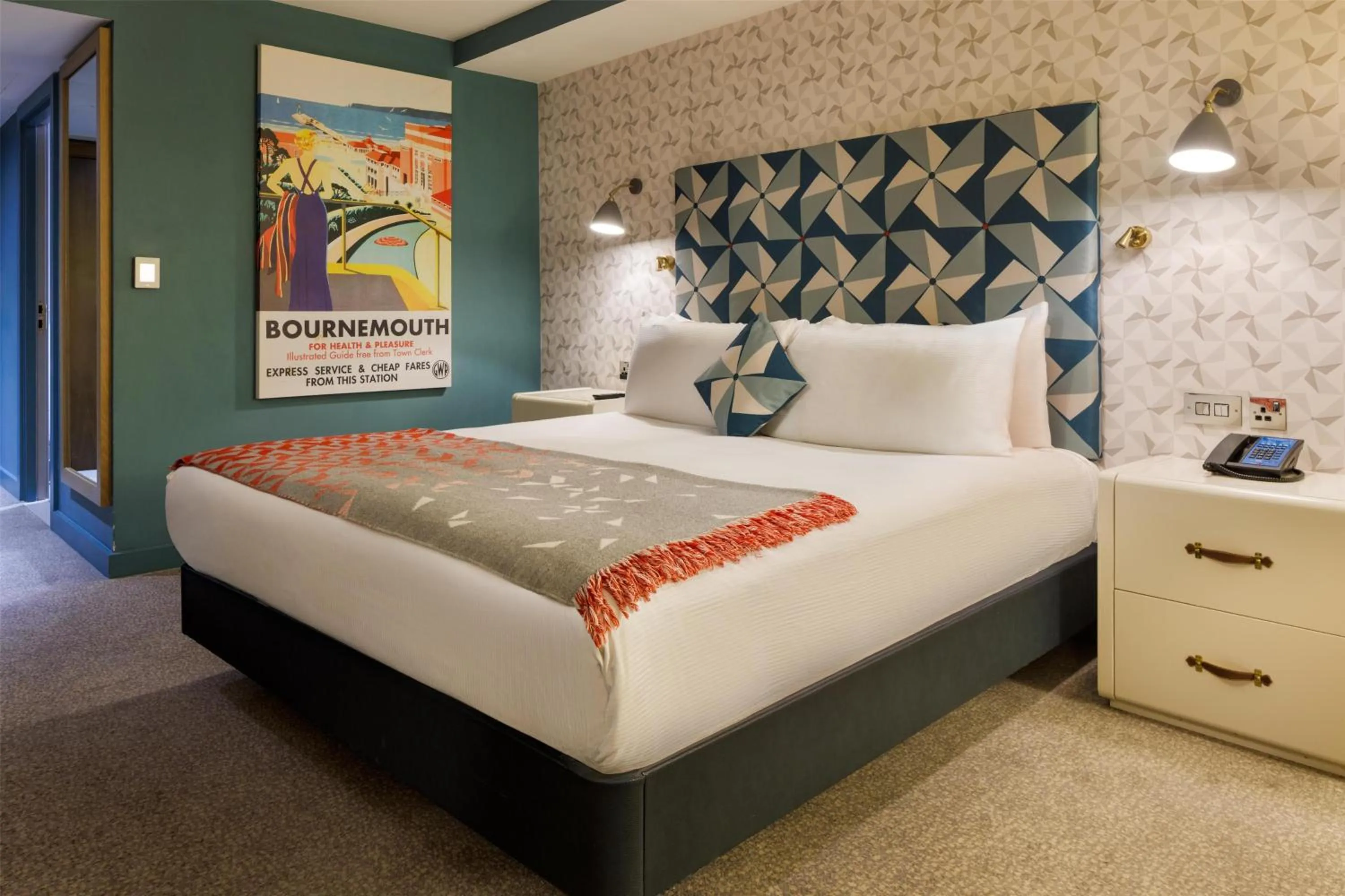 Bed in Hilton Bournemouth