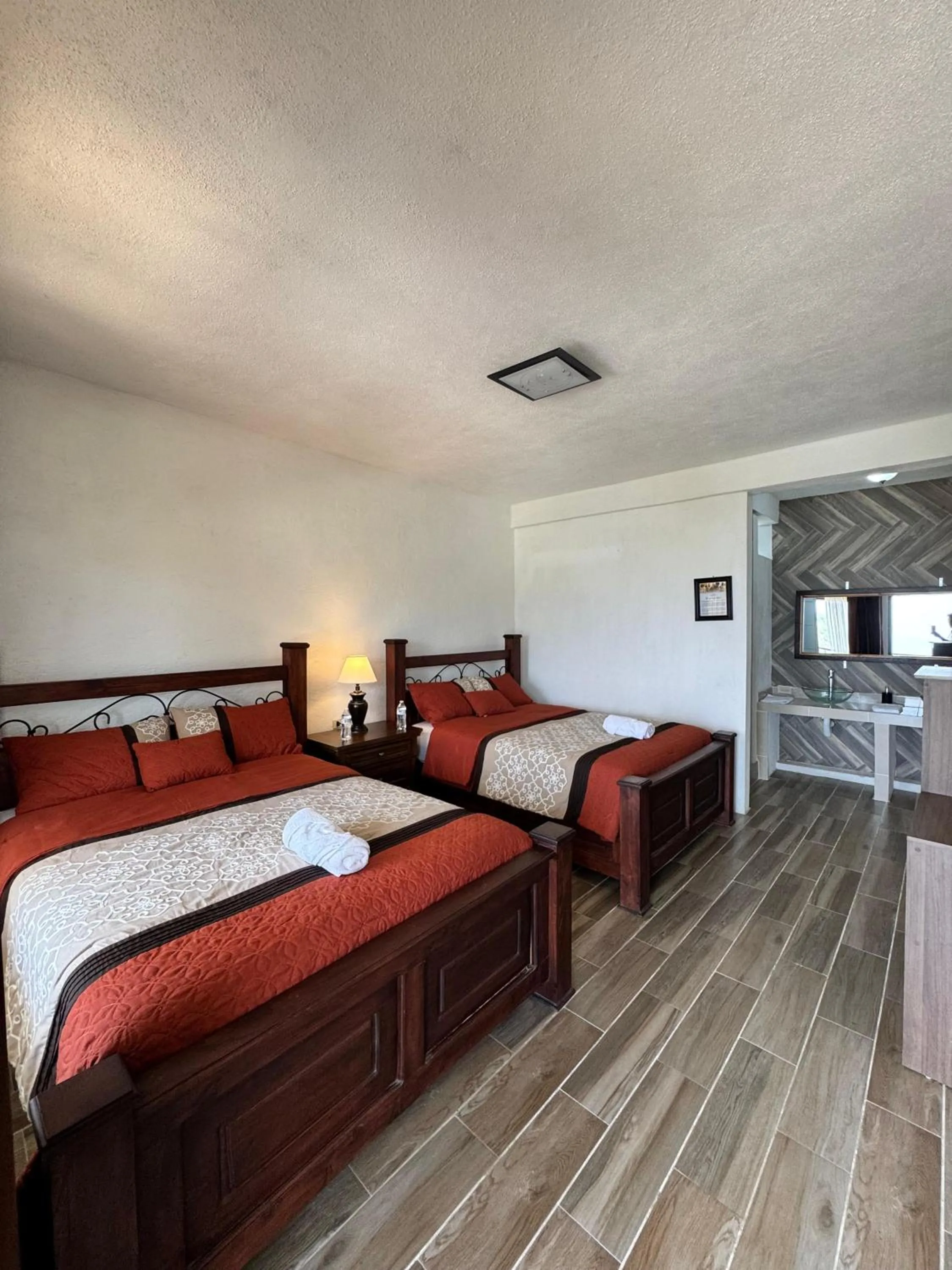 Photo of the whole room, Bed in Hotel Mercy