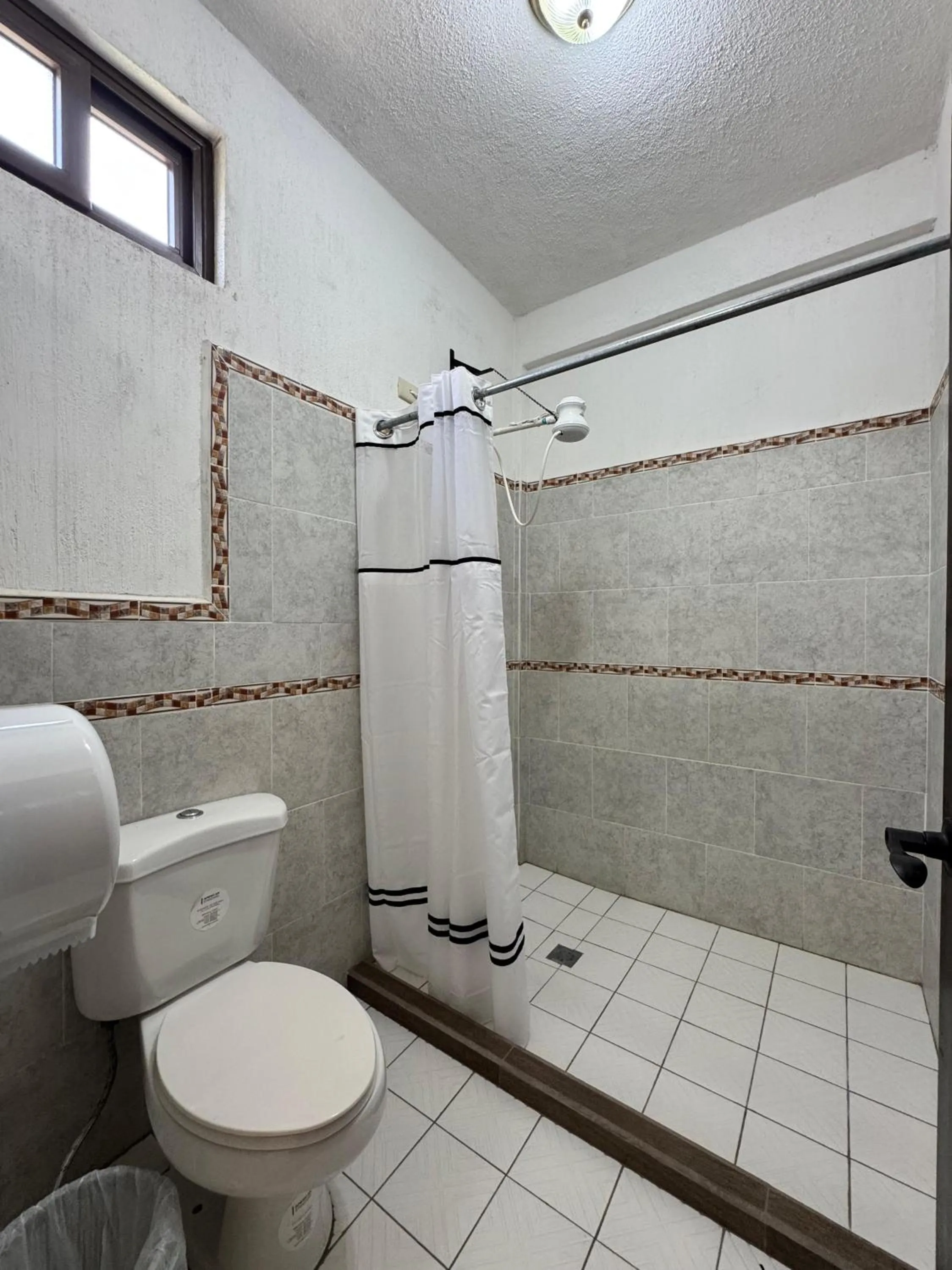 Shower in Hotel Mercy