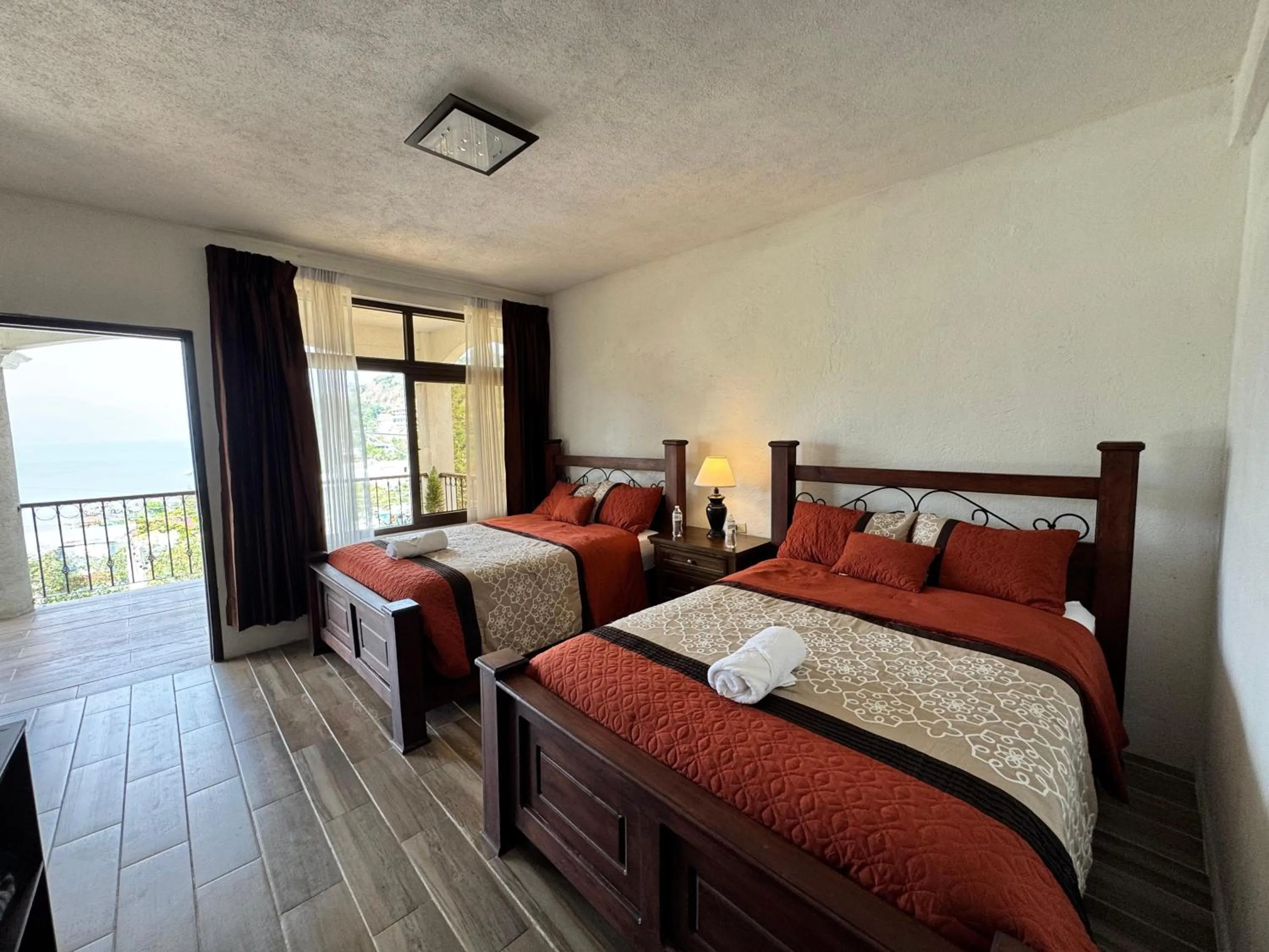 Photo of the whole room, Bed in Hotel Mercy