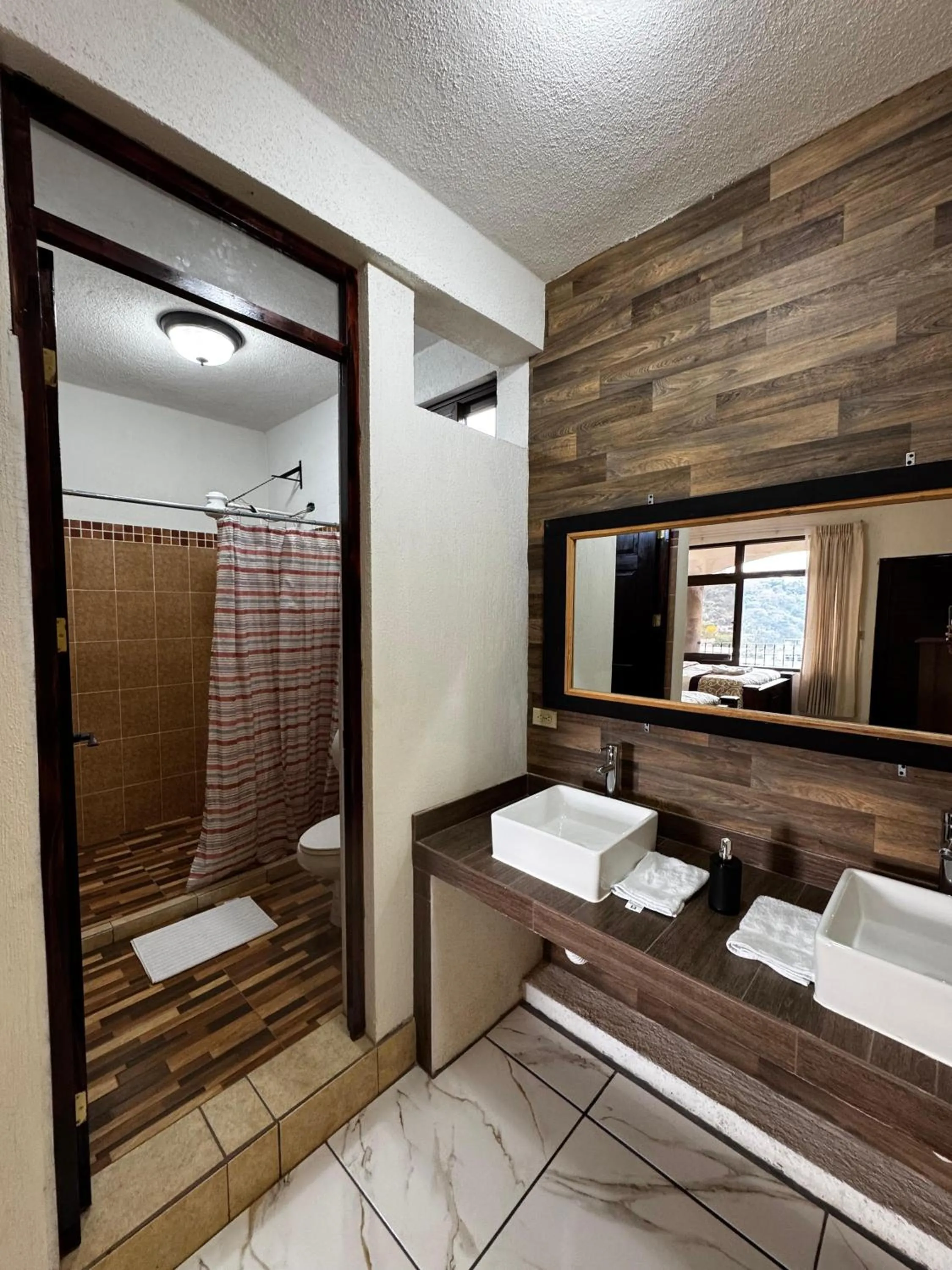 Shower in Hotel Mercy
