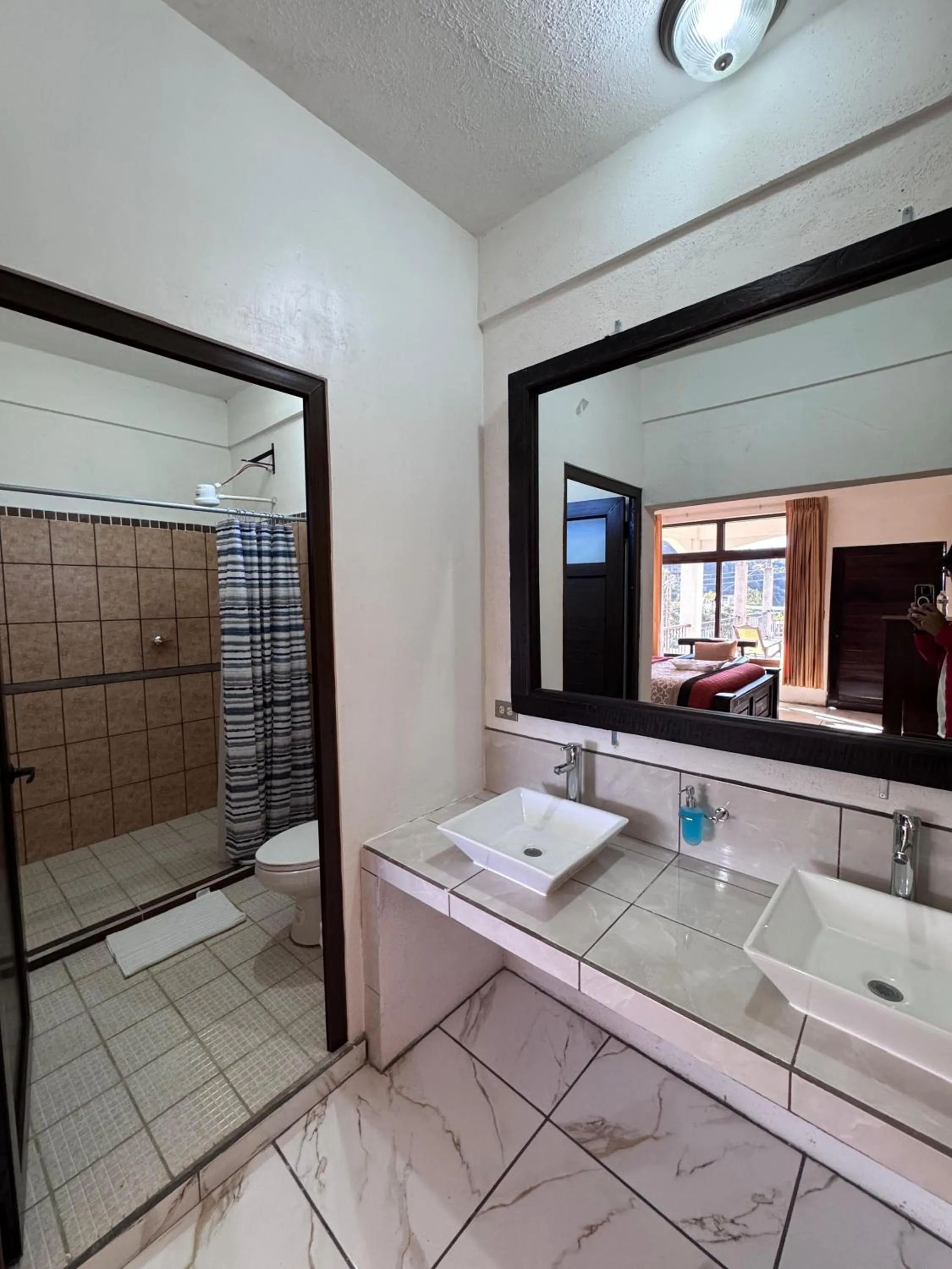 Shower in Hotel Mercy