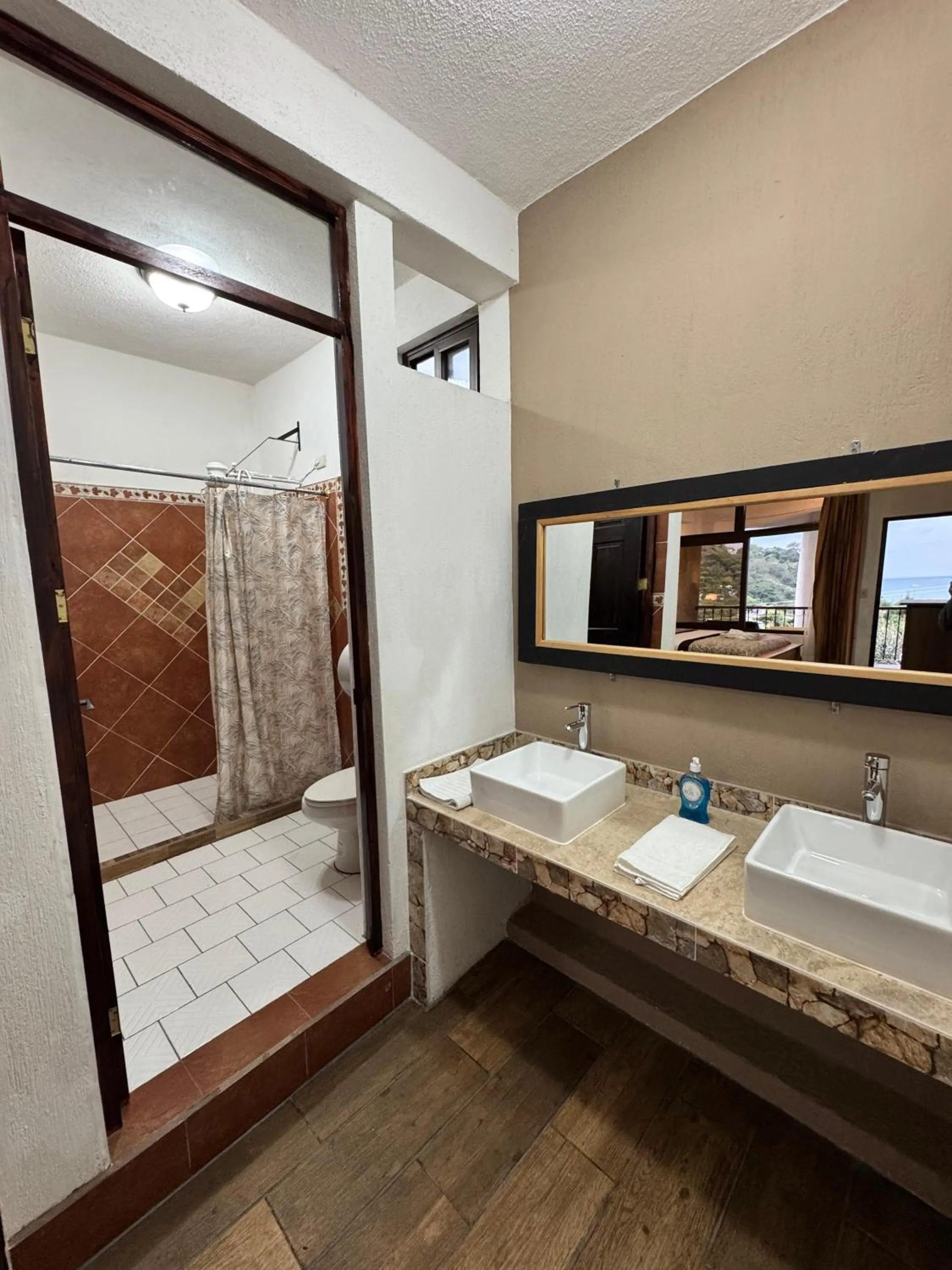 Shower in Hotel Mercy