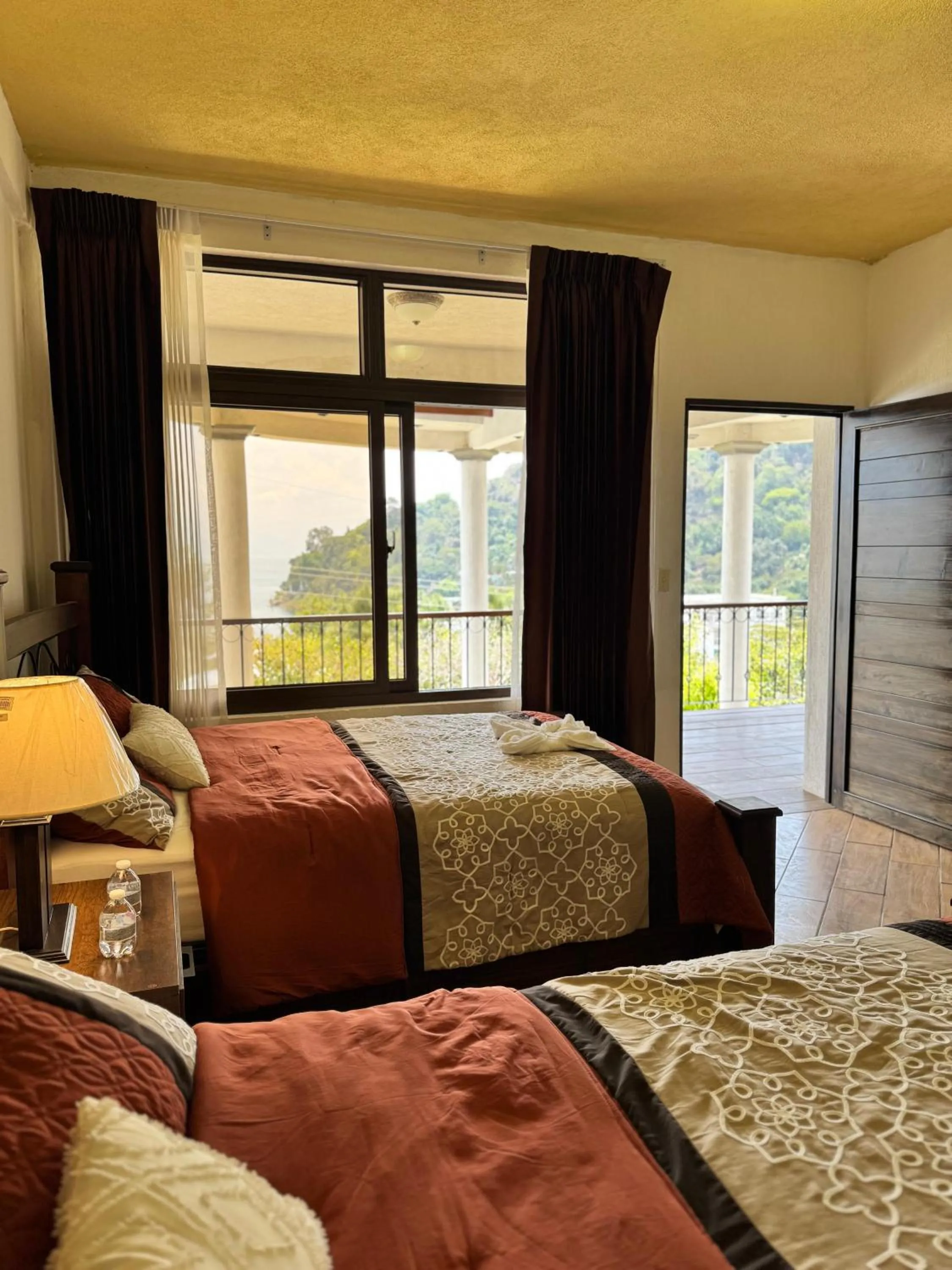 Photo of the whole room, Bed in Hotel Mercy