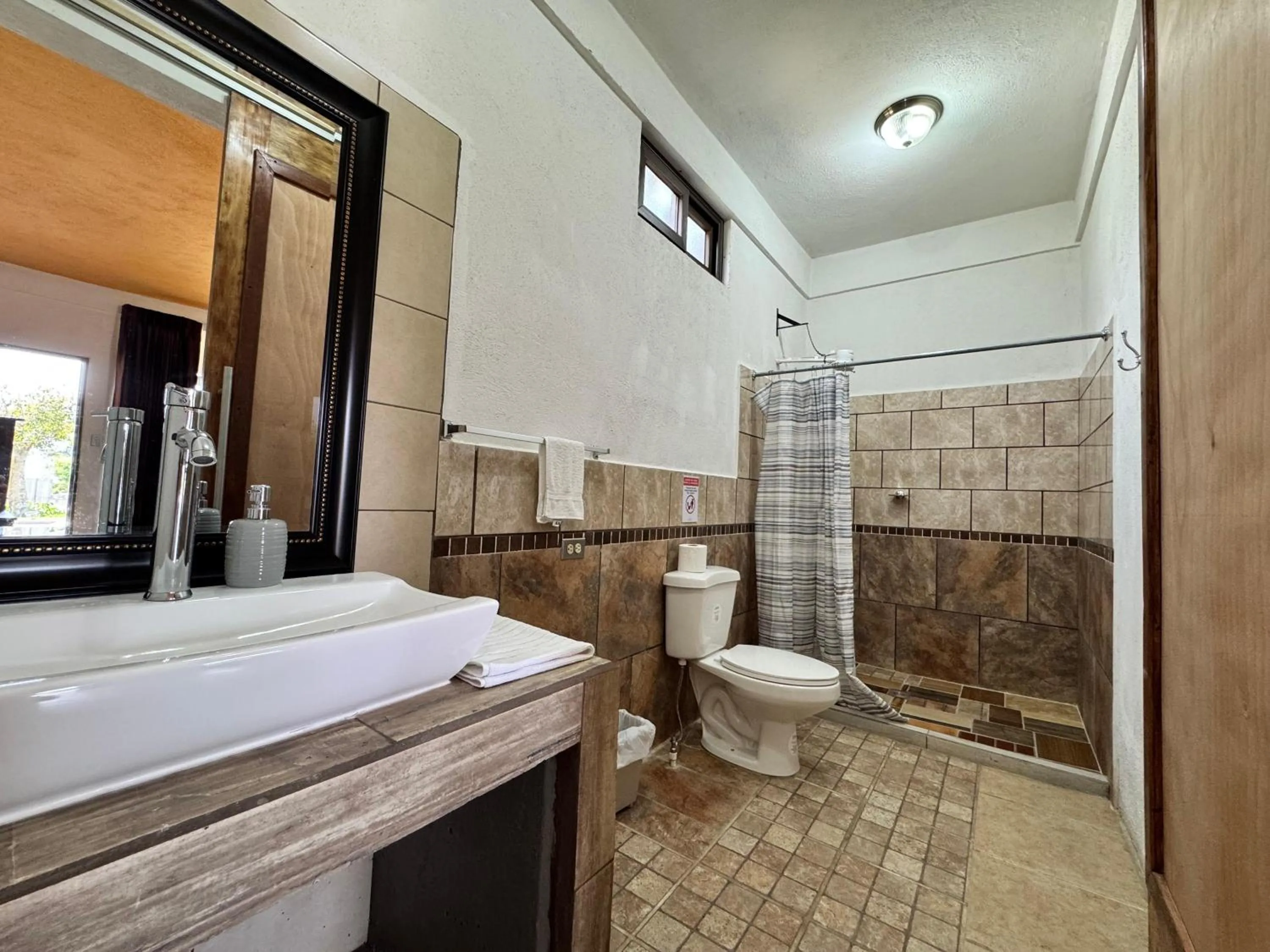 Shower in Hotel Mercy