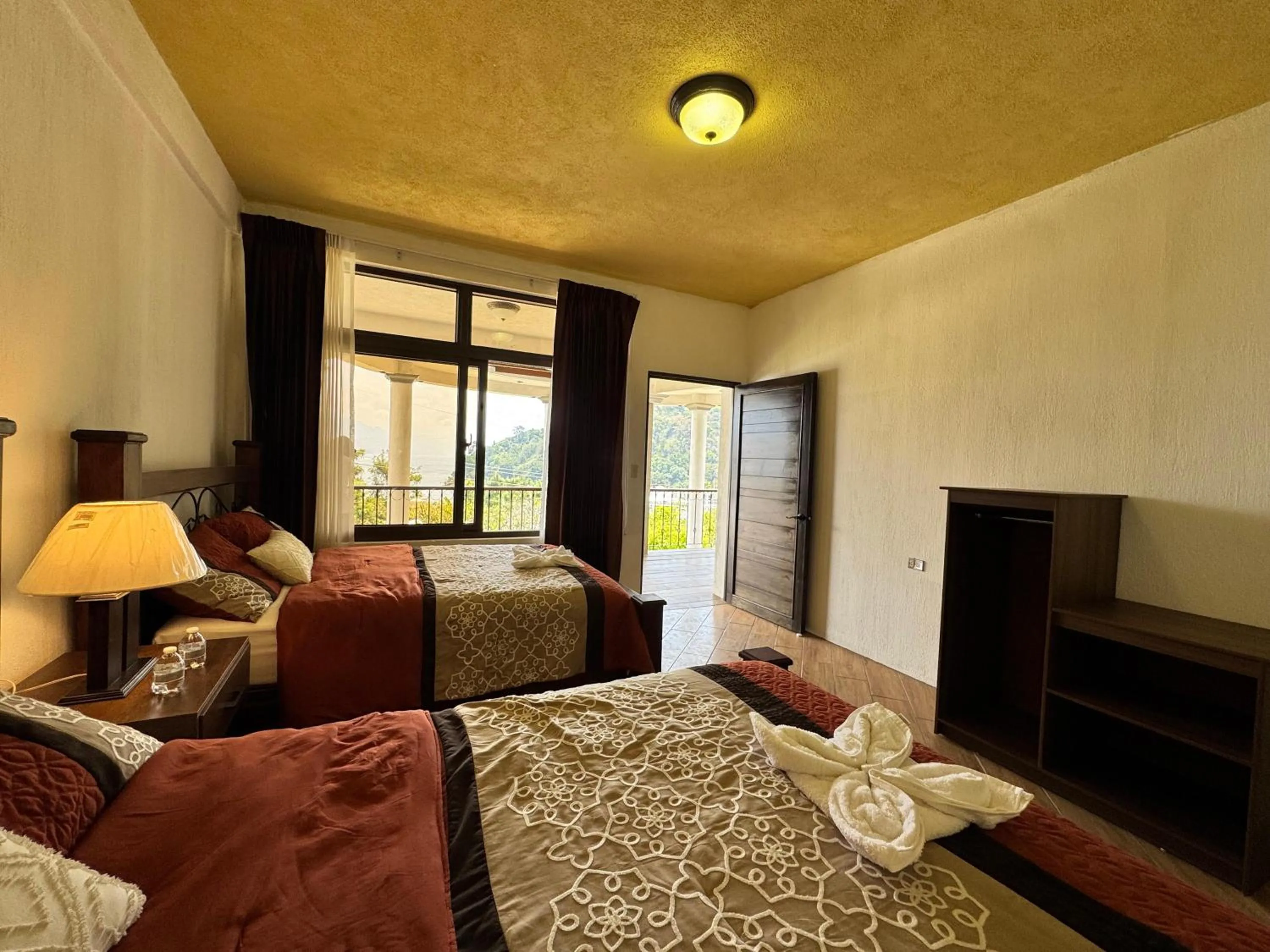 Photo of the whole room, Bed in Hotel Mercy