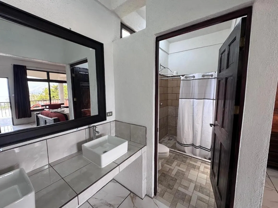 Shower in Hotel Mercy
