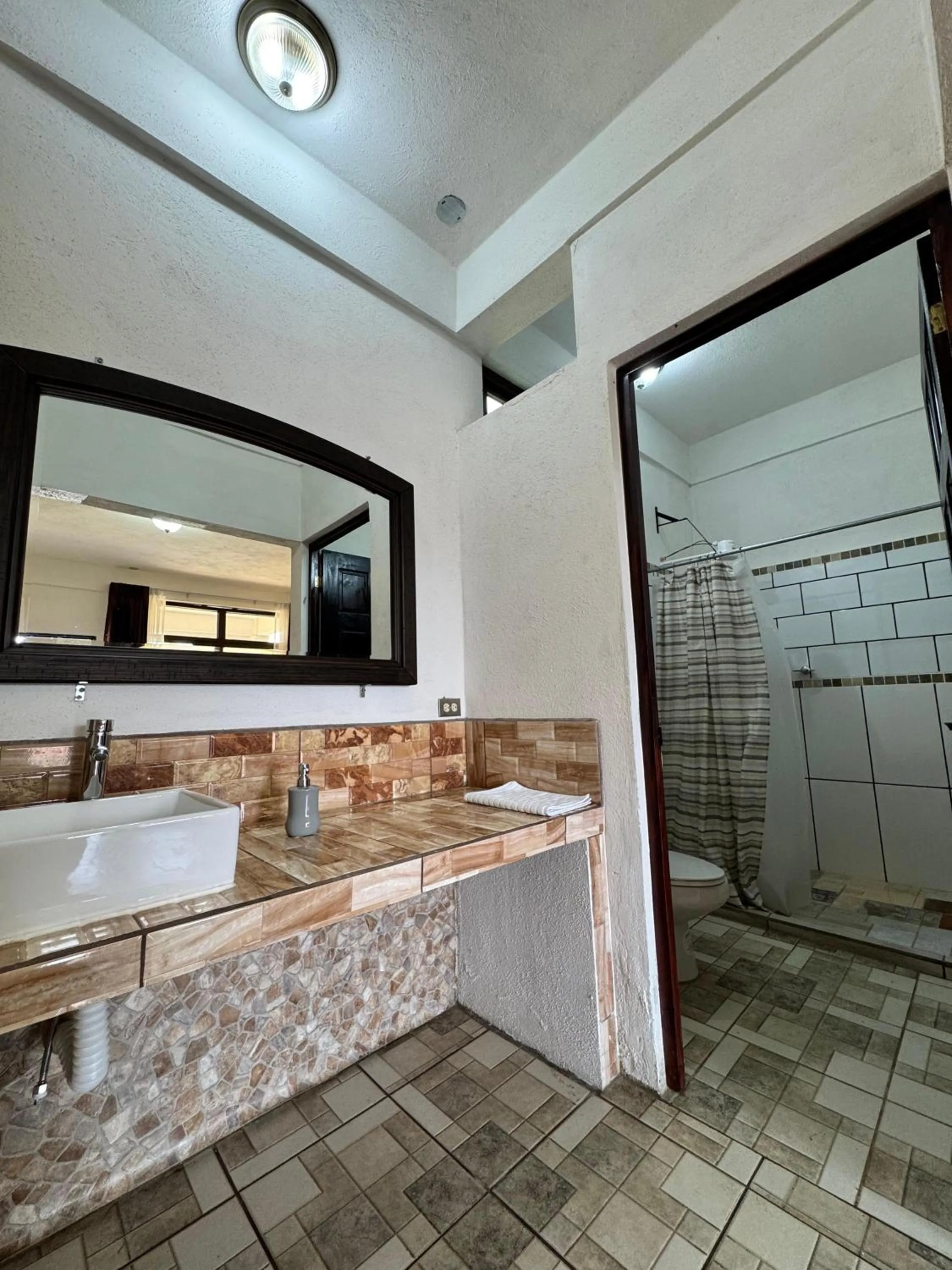 Shower in Hotel Mercy