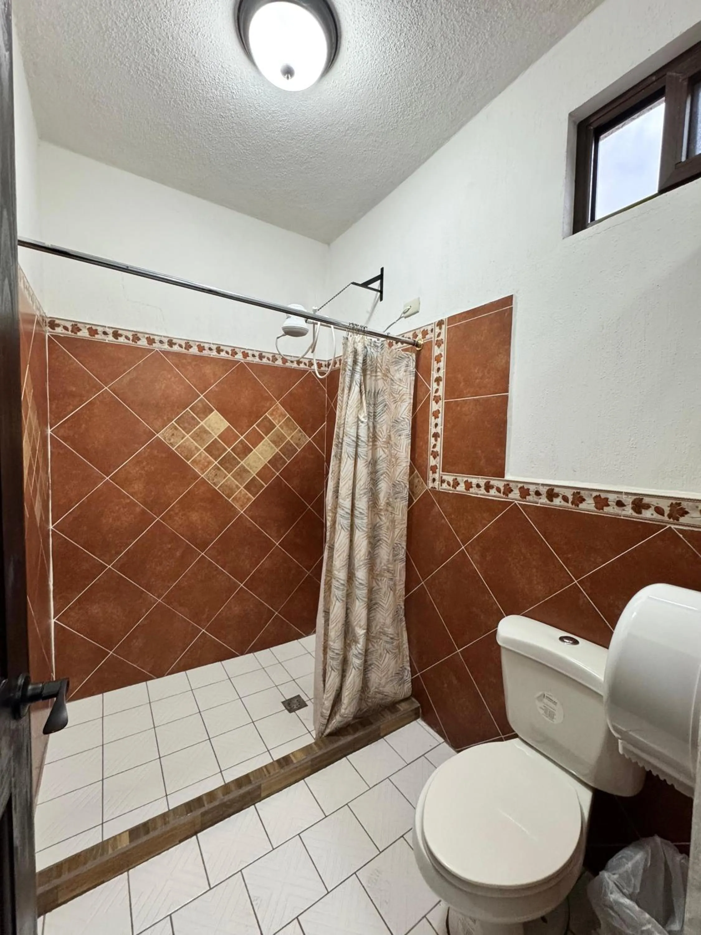 Shower in Hotel Mercy