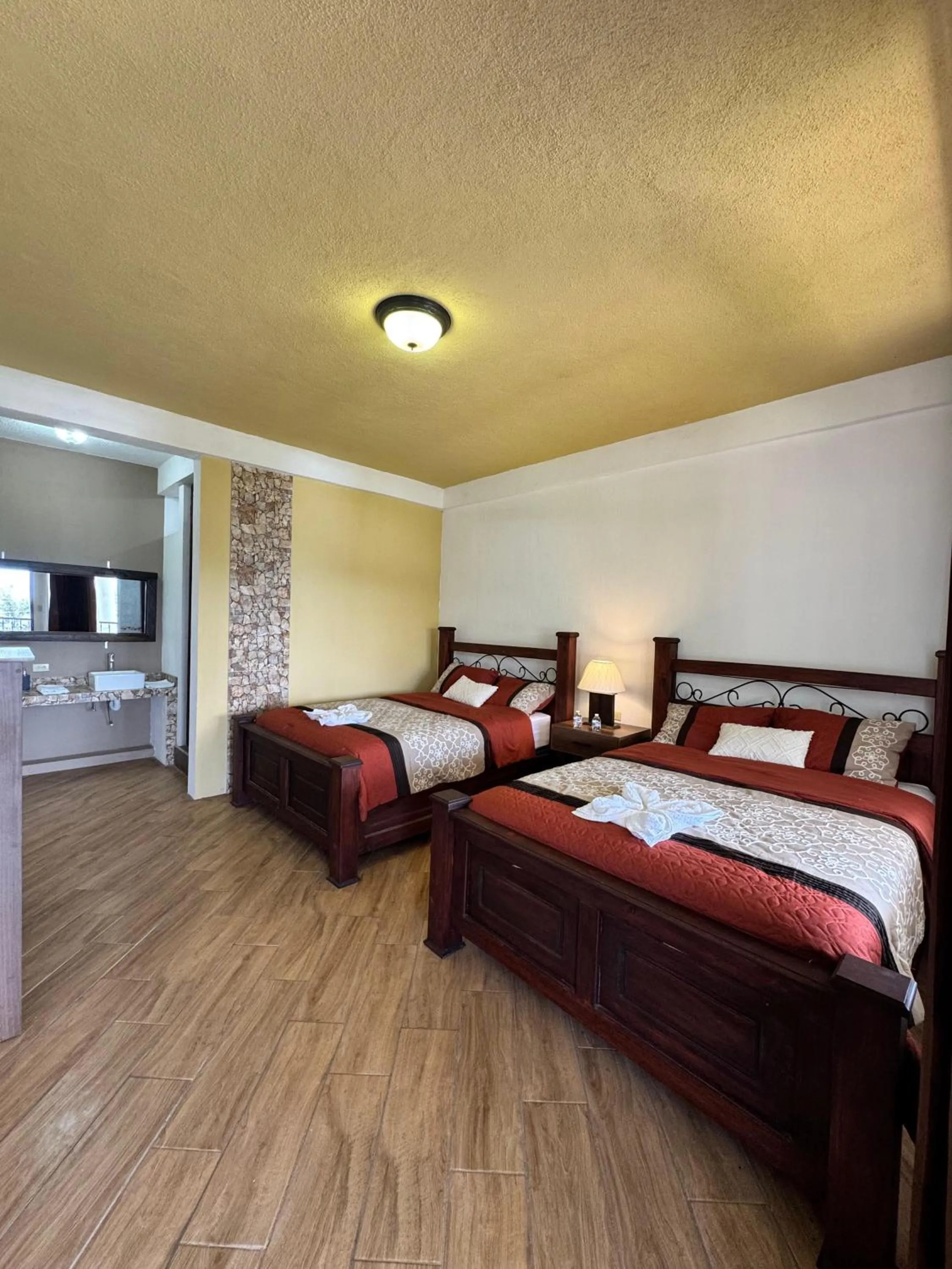 Photo of the whole room, Bed in Hotel Mercy