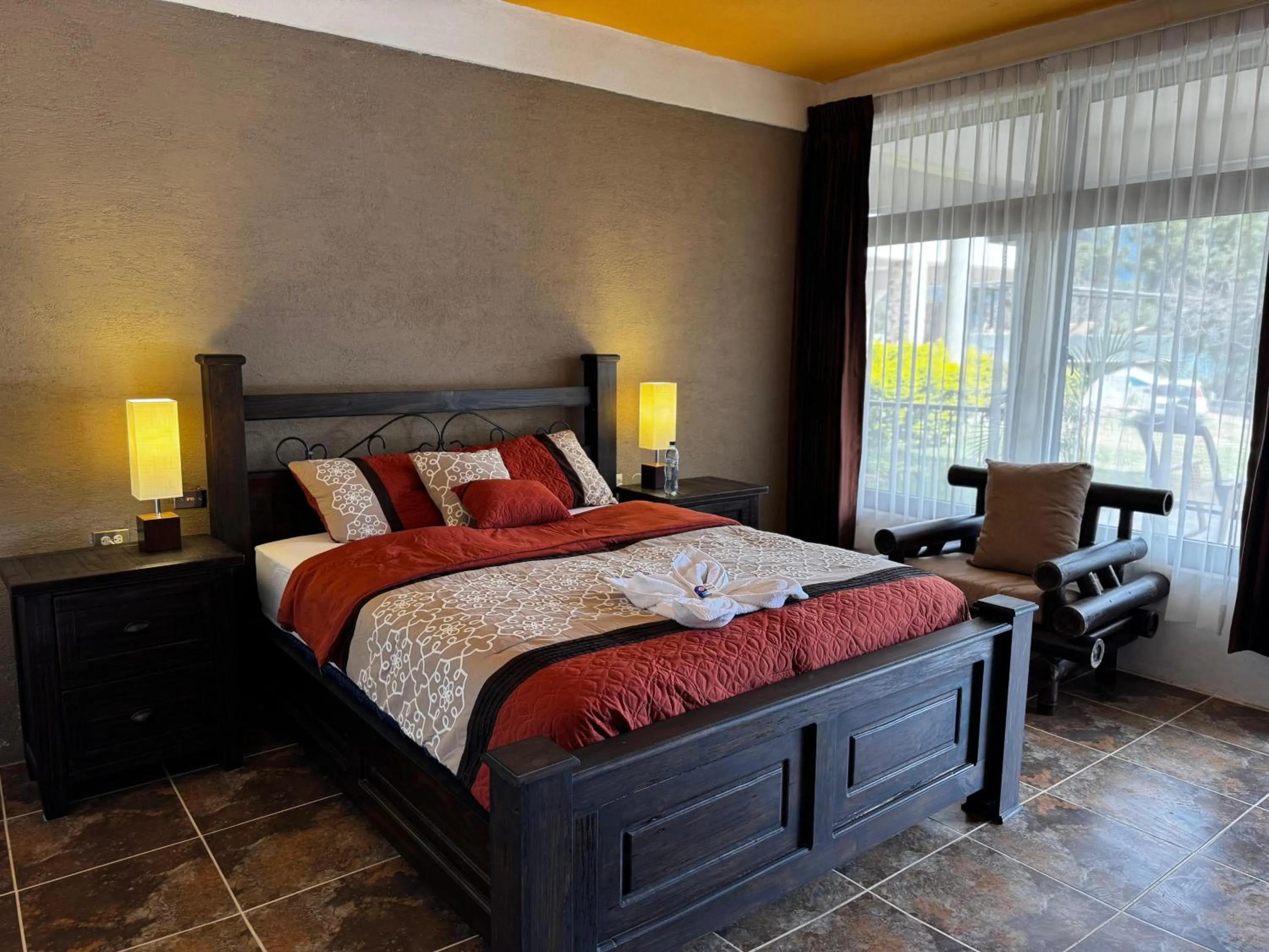 Photo of the whole room, Bed in Hotel Mercy