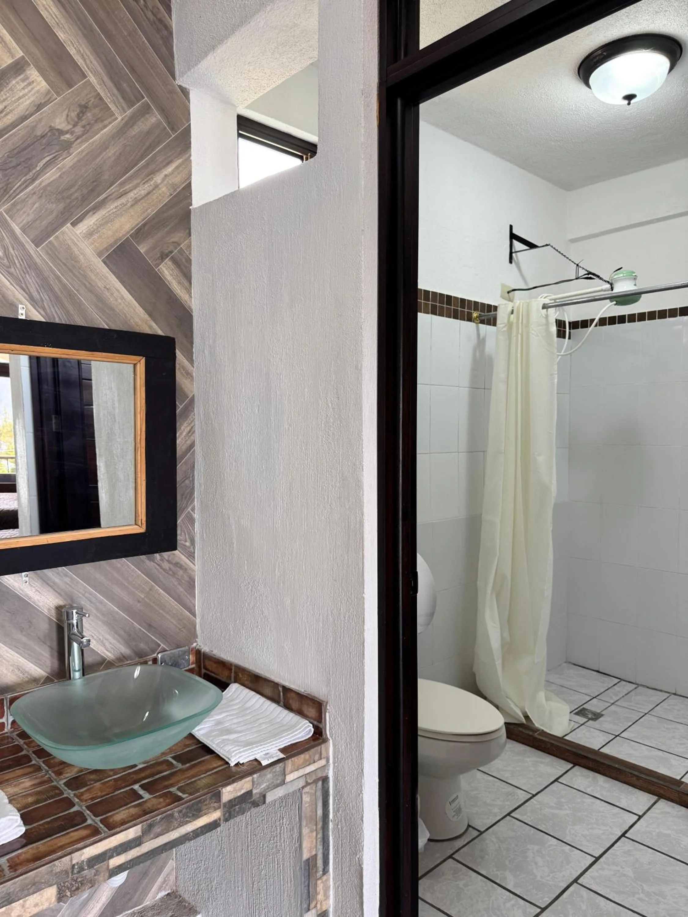 Shower in Hotel Mercy