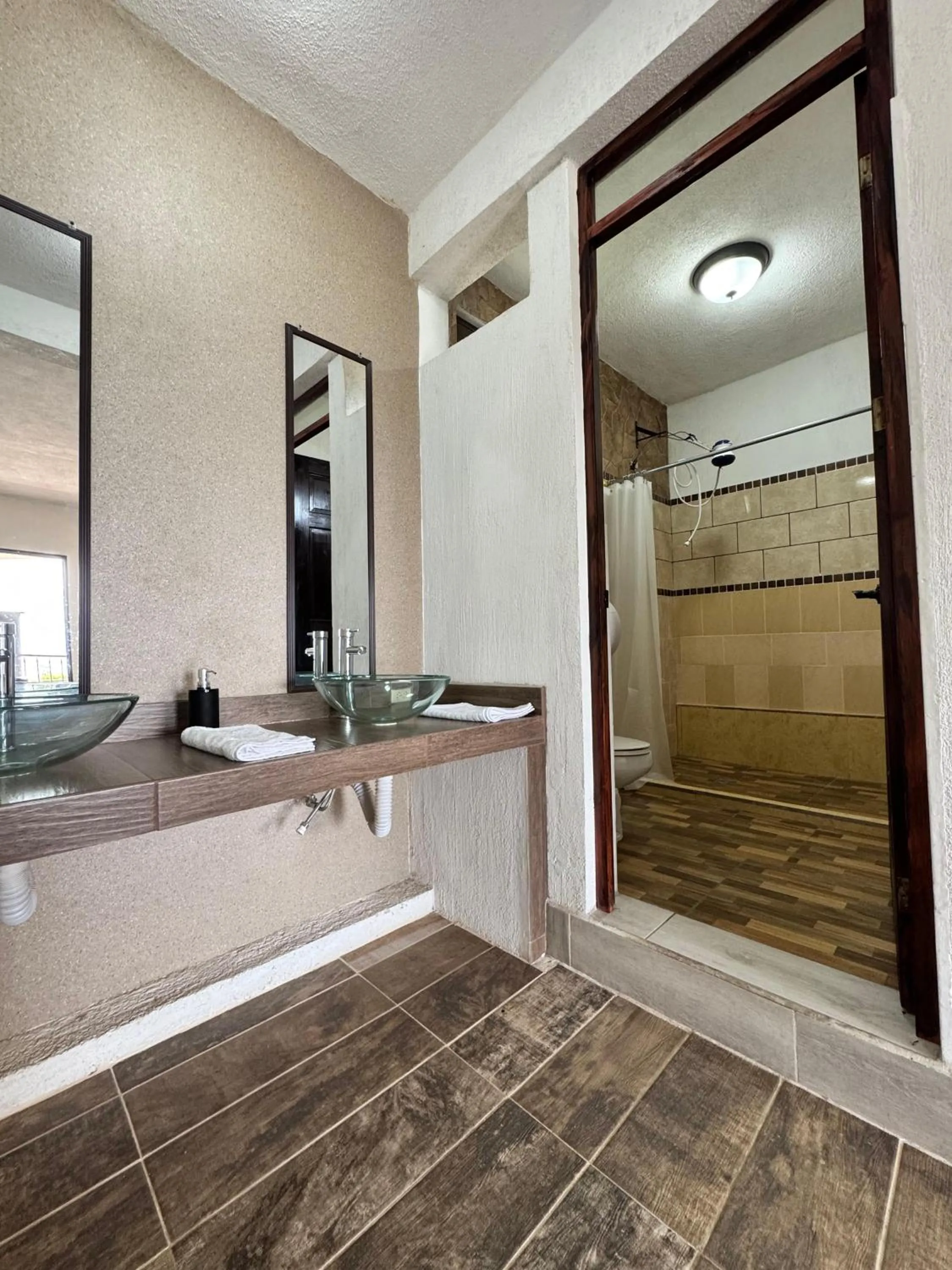 Shower in Hotel Mercy
