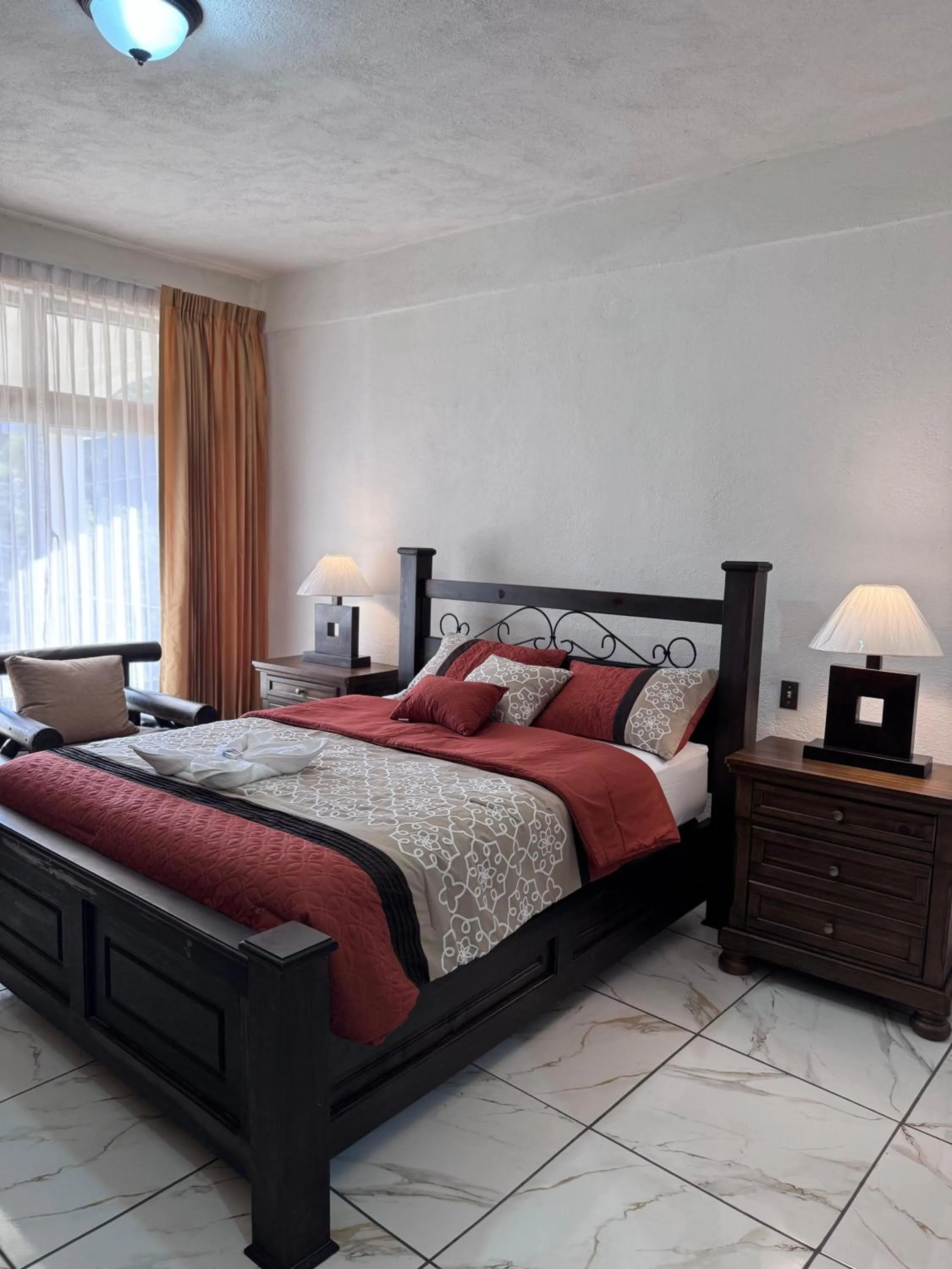 Photo of the whole room, Bed in Hotel Mercy