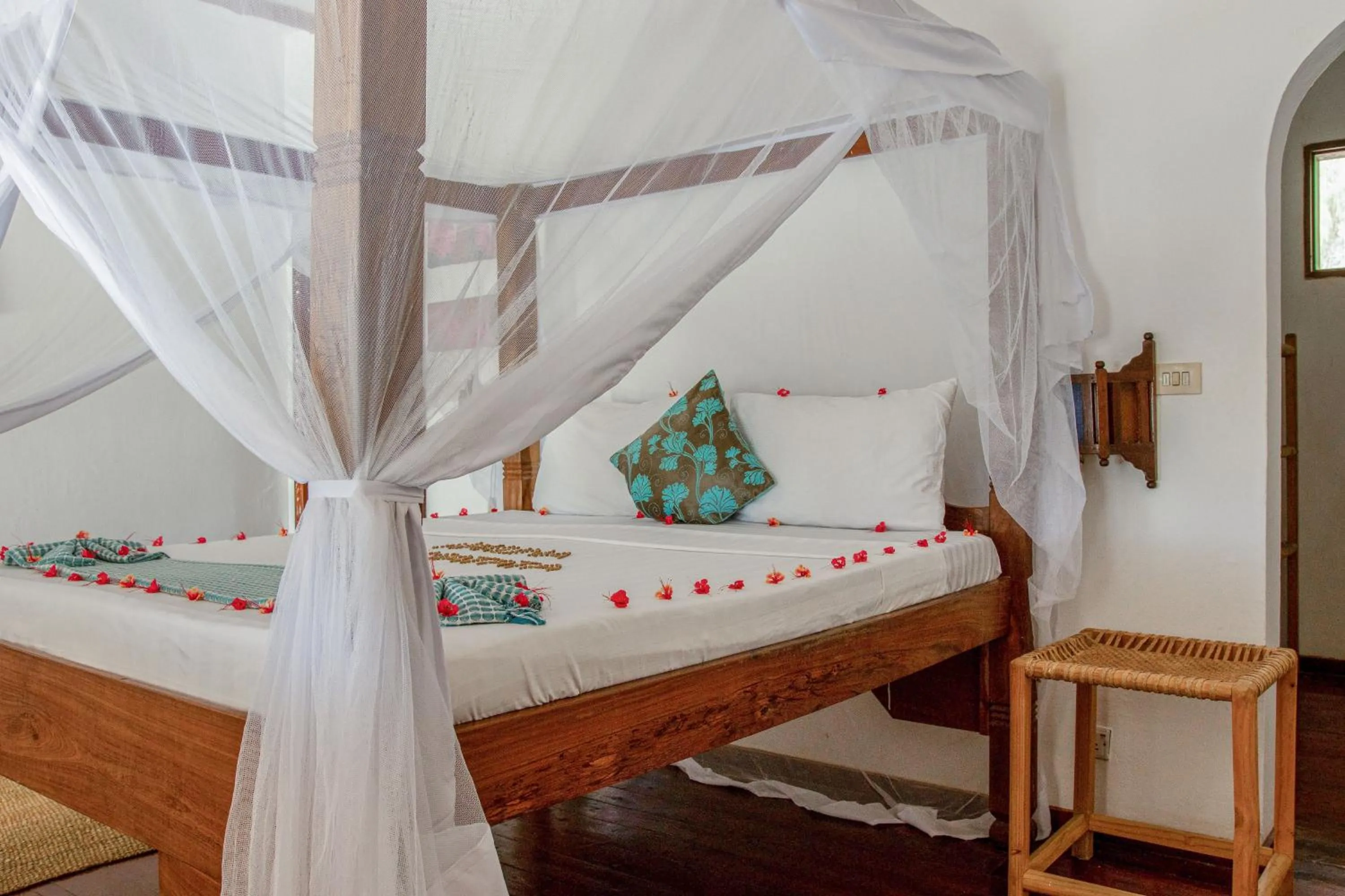 Bed in Hakuna Majiwe Beach Lodge