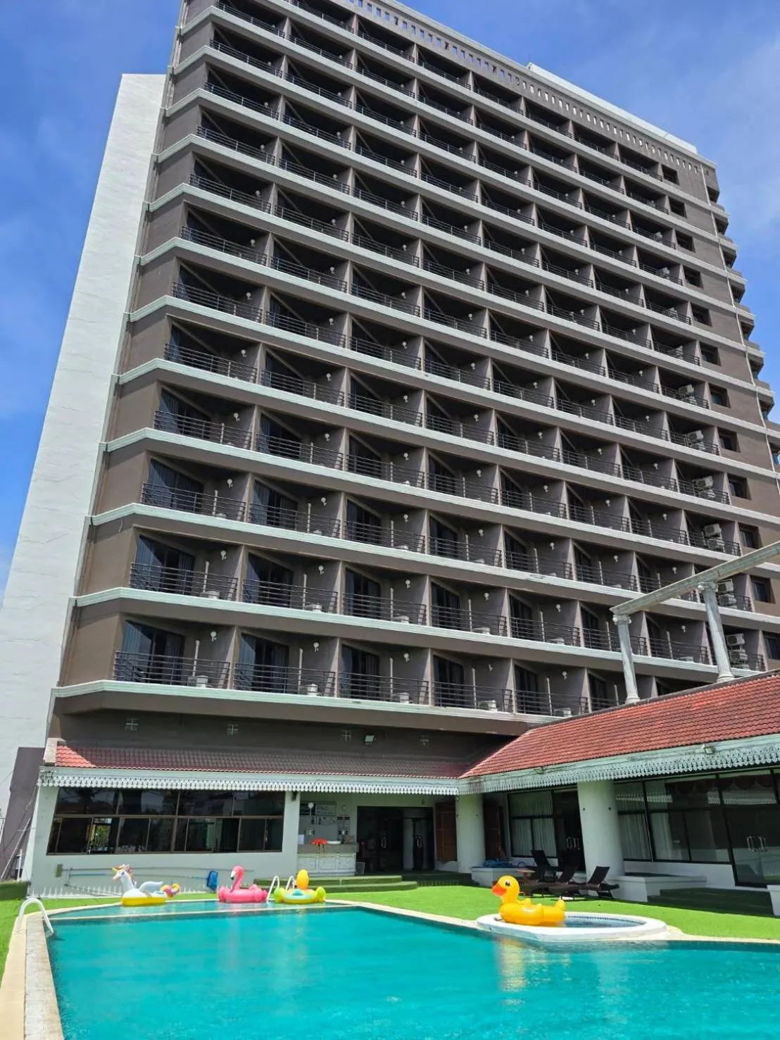 Swimming pool in First Pacific Cirrus