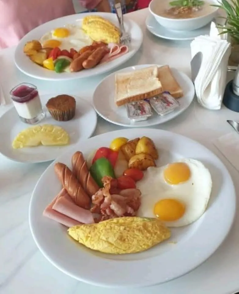 Breakfast in First Pacific Cirrus