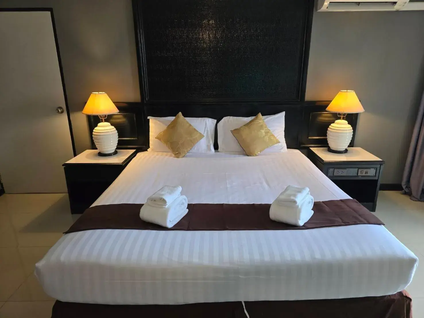 Bedroom, Bed in First Pacific Cirrus Bedroom, Bed in First Pacific Cirrus