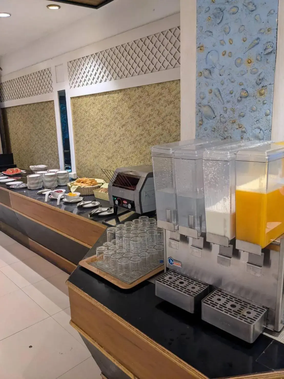 Restaurant/places to eat in First Pacific Cirrus Restaurant/places to eat in First Pacific Cirrus