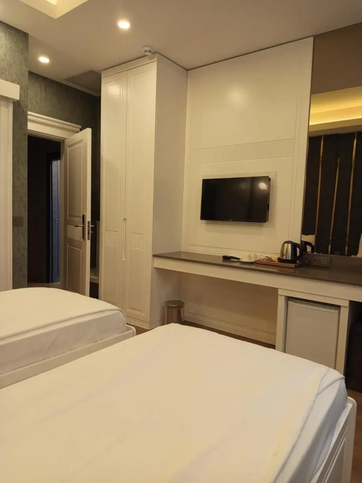 Photo of the whole room, Bed in Ber Mai İnci Hotel Antalya Photo of the whole room, Bed in Ber Mai İnci Hotel Antalya