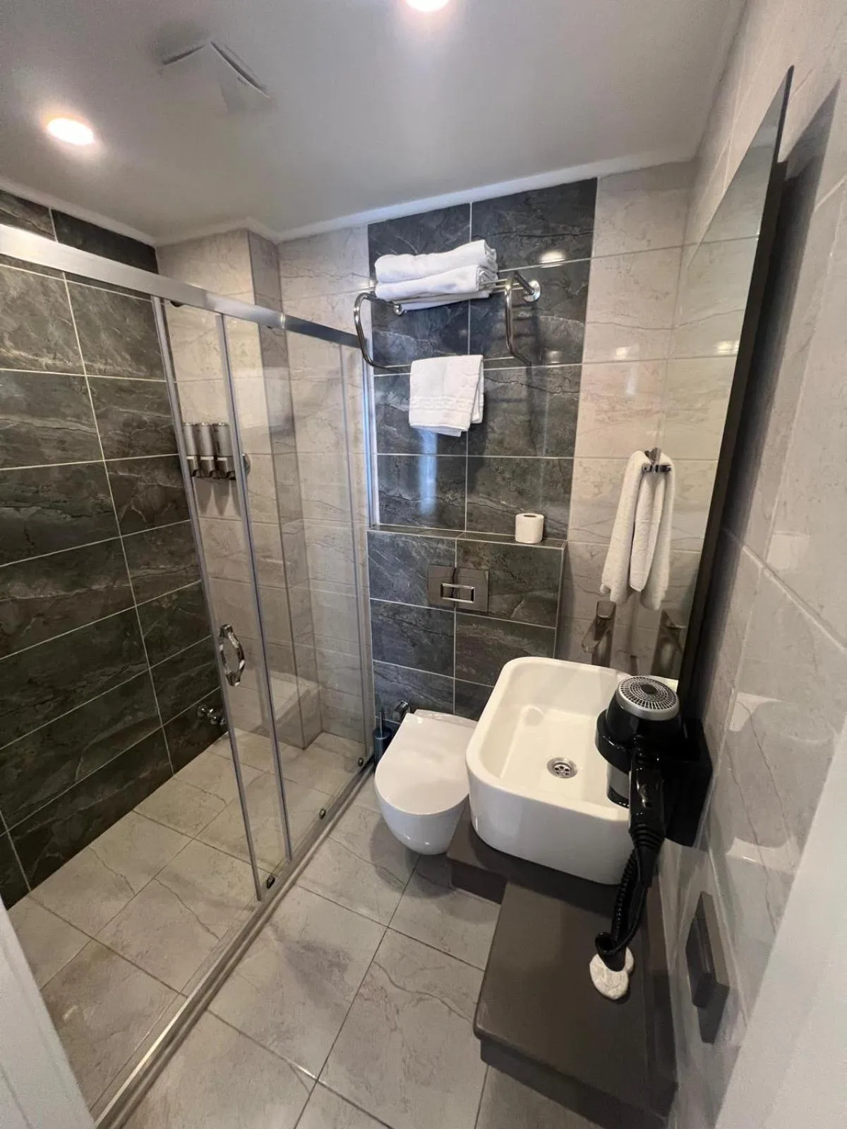 Shower in Ber Mai İnci Hotel Antalya