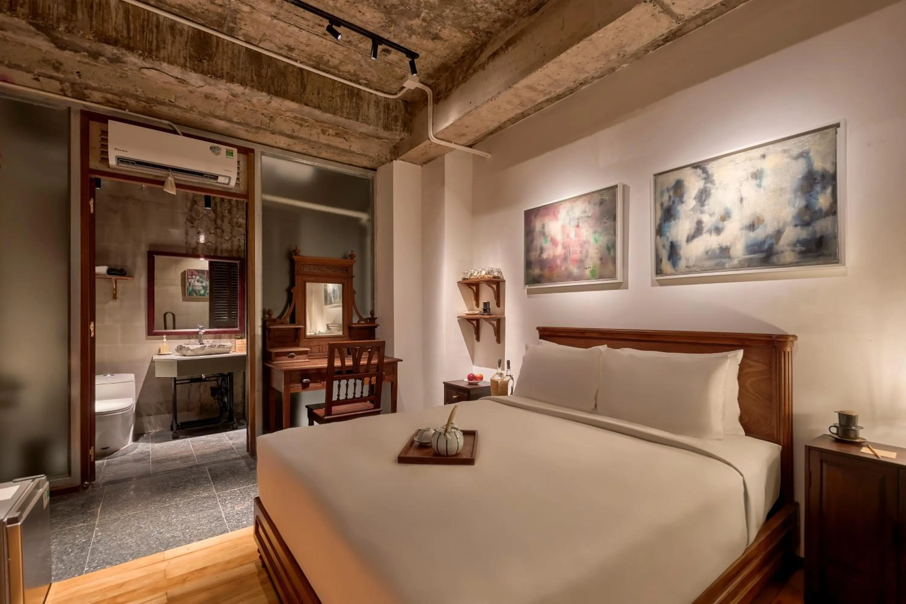 Photo of the whole room, Bed in Anima Saigon Boutique - Vietnamese Contemporary Art Hotel