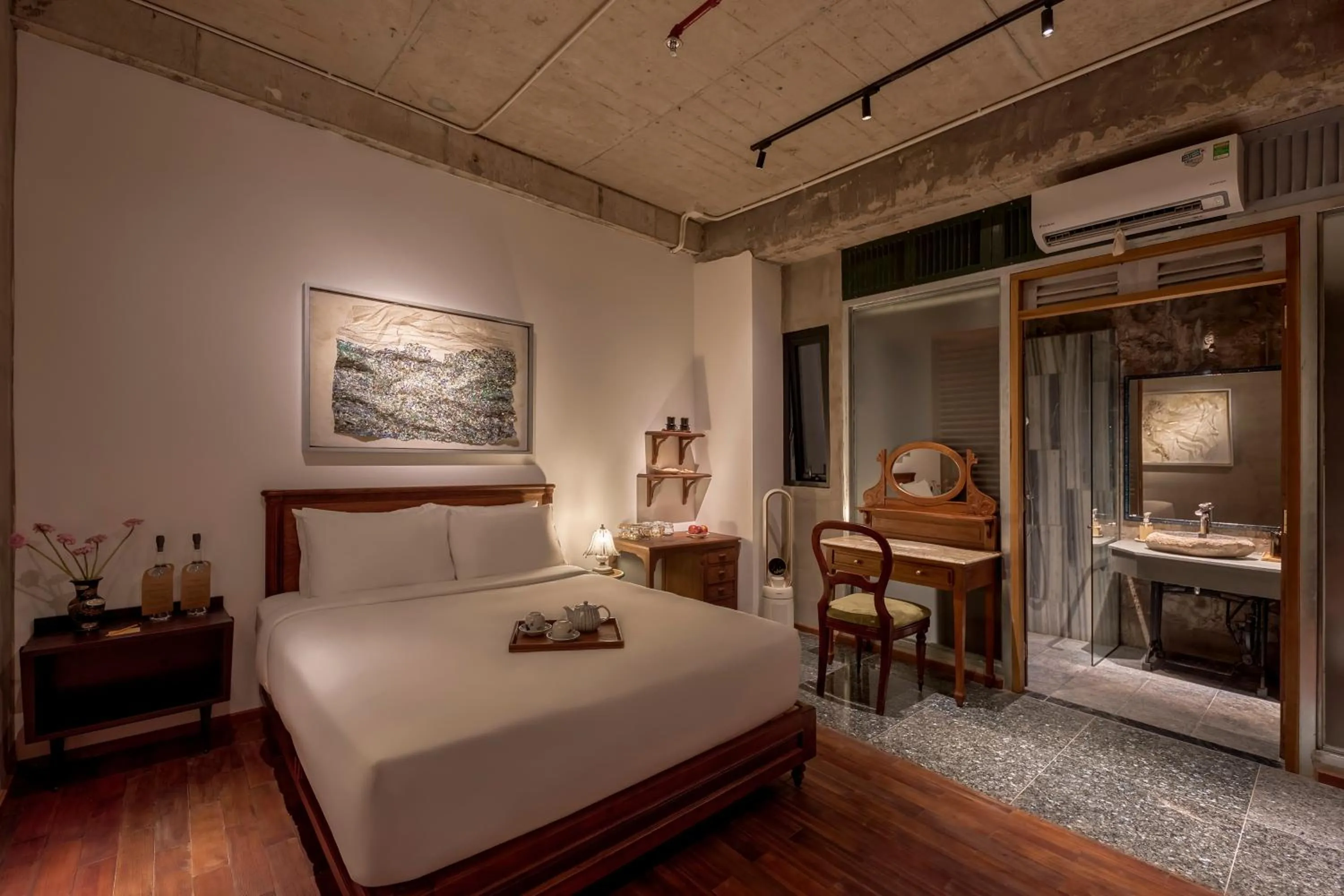 Photo of the whole room, Bed in Anima Saigon Boutique - Vietnamese Contemporary Art Hotel