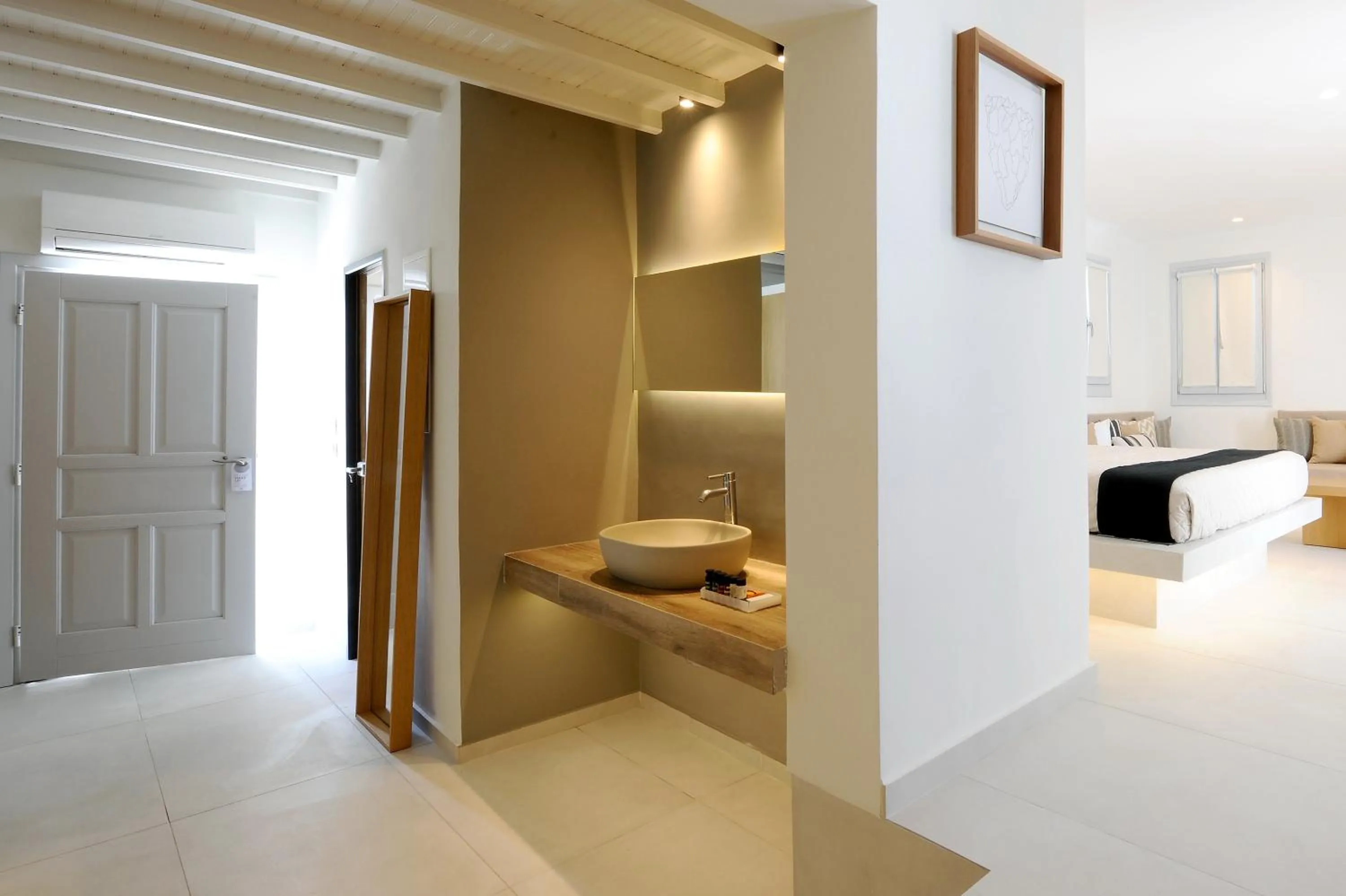 Bathroom, Bed in Andronikos Hotel