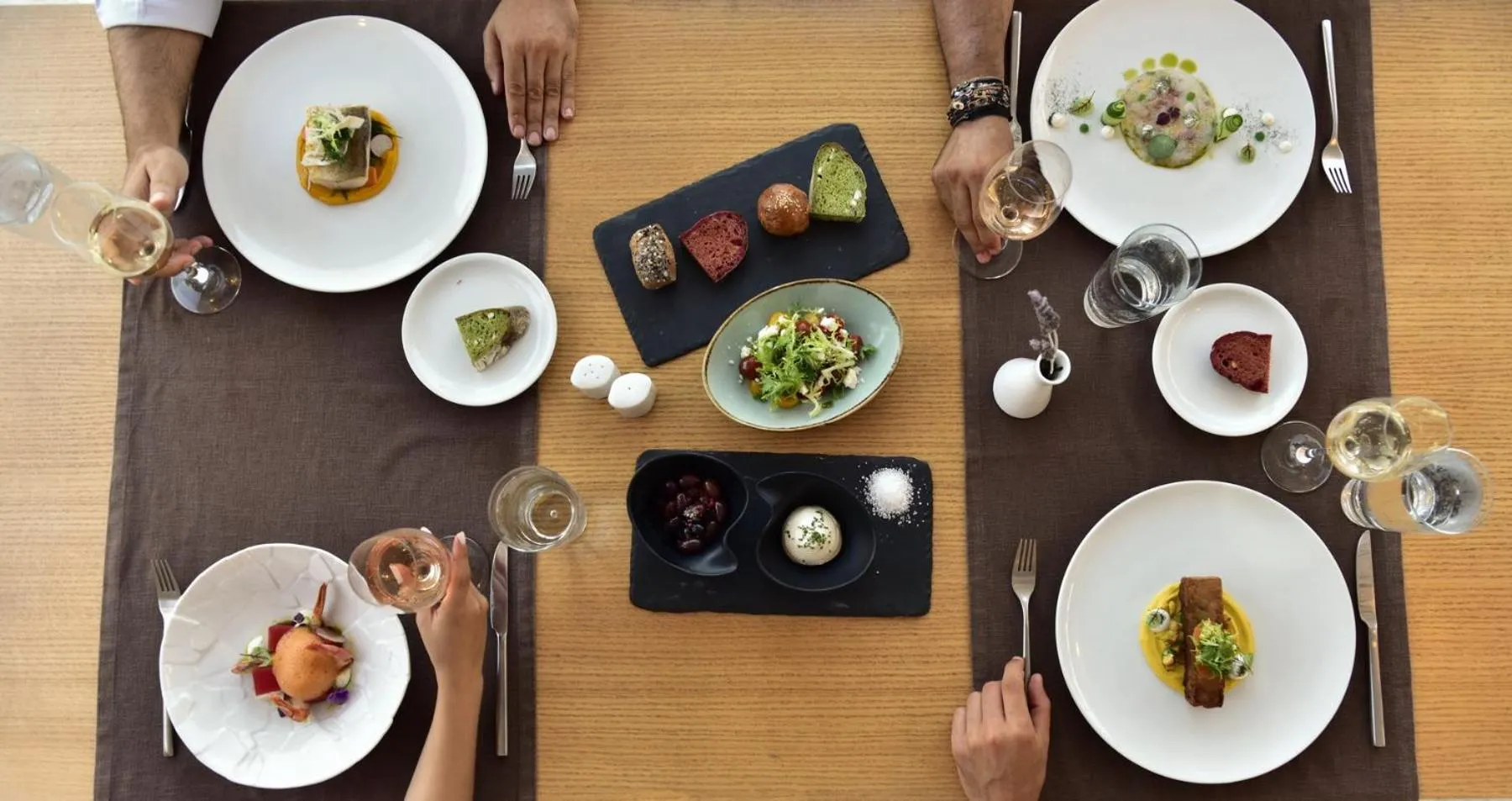 Restaurant/places to eat in Andronikos Hotel