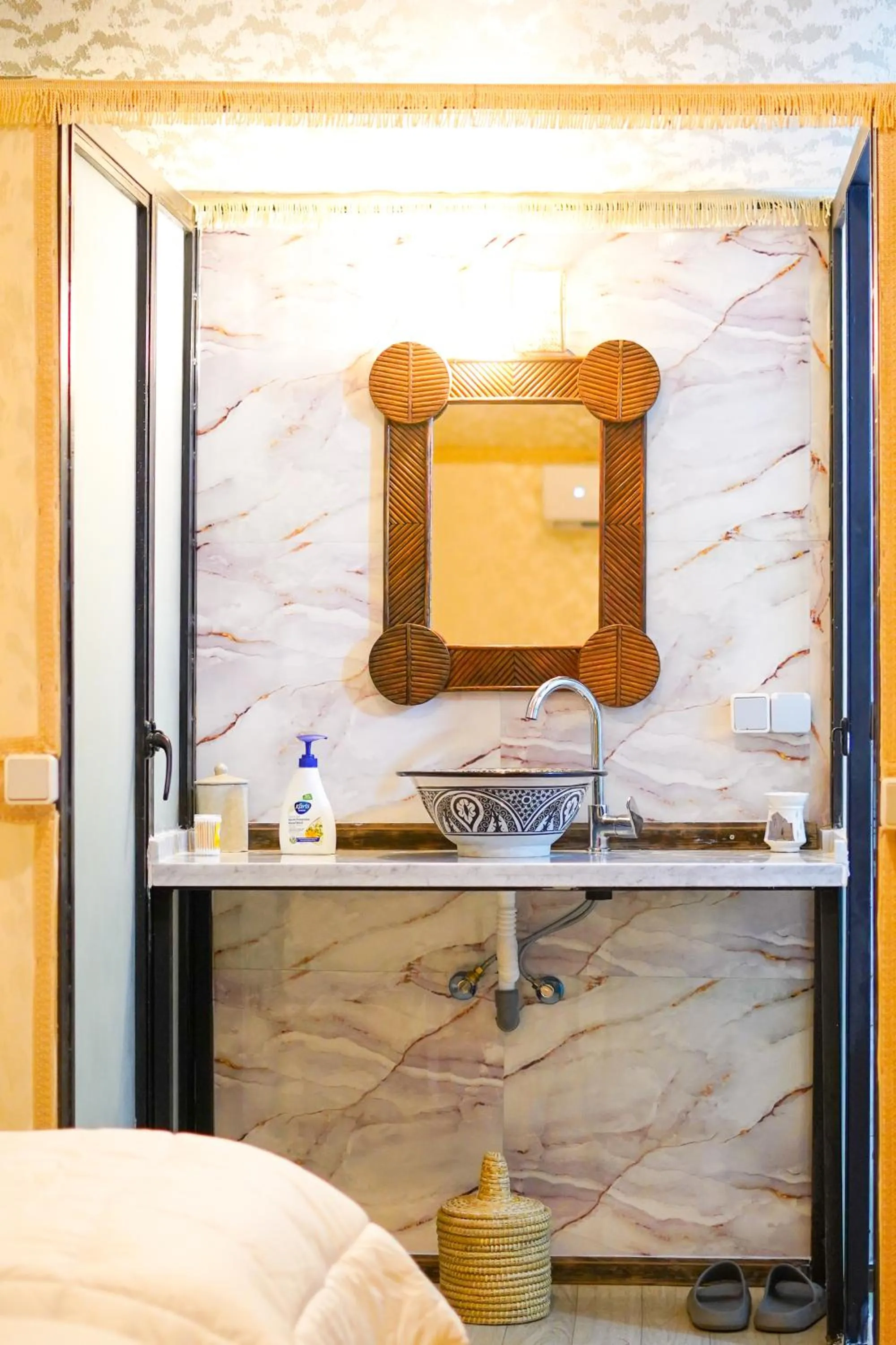 Bathroom, Bed in Kal Tenere Agafay Luxury Camp