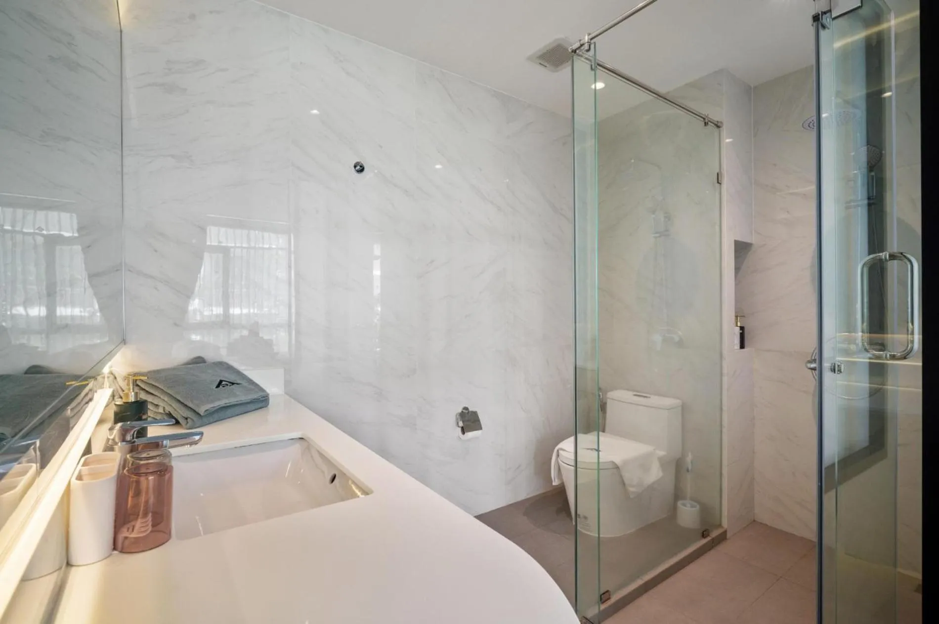Floor plan in Modern 1506 Condo in Wyndham Gardens on the beach