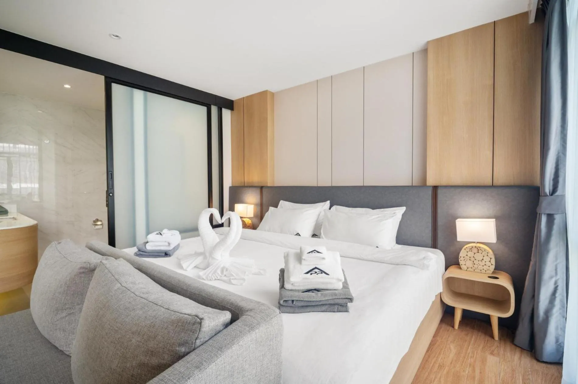 Floor plan, Bed in Modern 1506 Condo in Wyndham Gardens on the beach