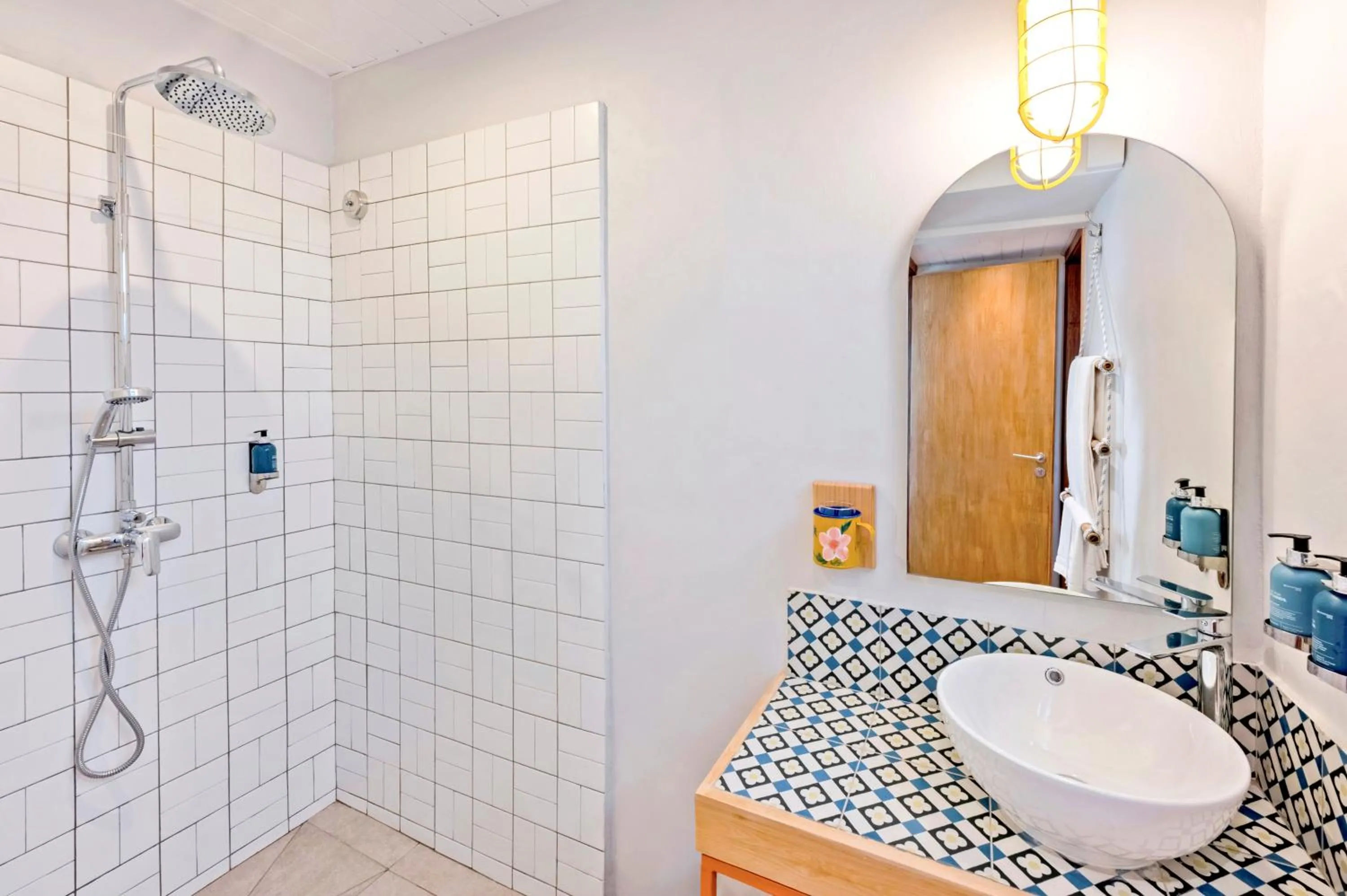 Shower in C Rodrigues Mourouk - Rodrigues Island