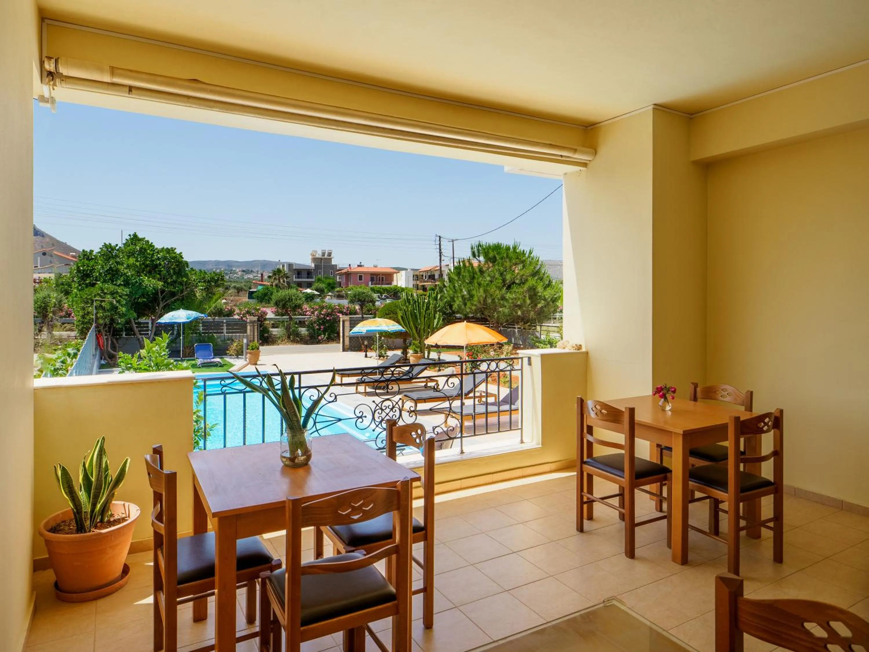 Dining area in Fotis Studios Apartments