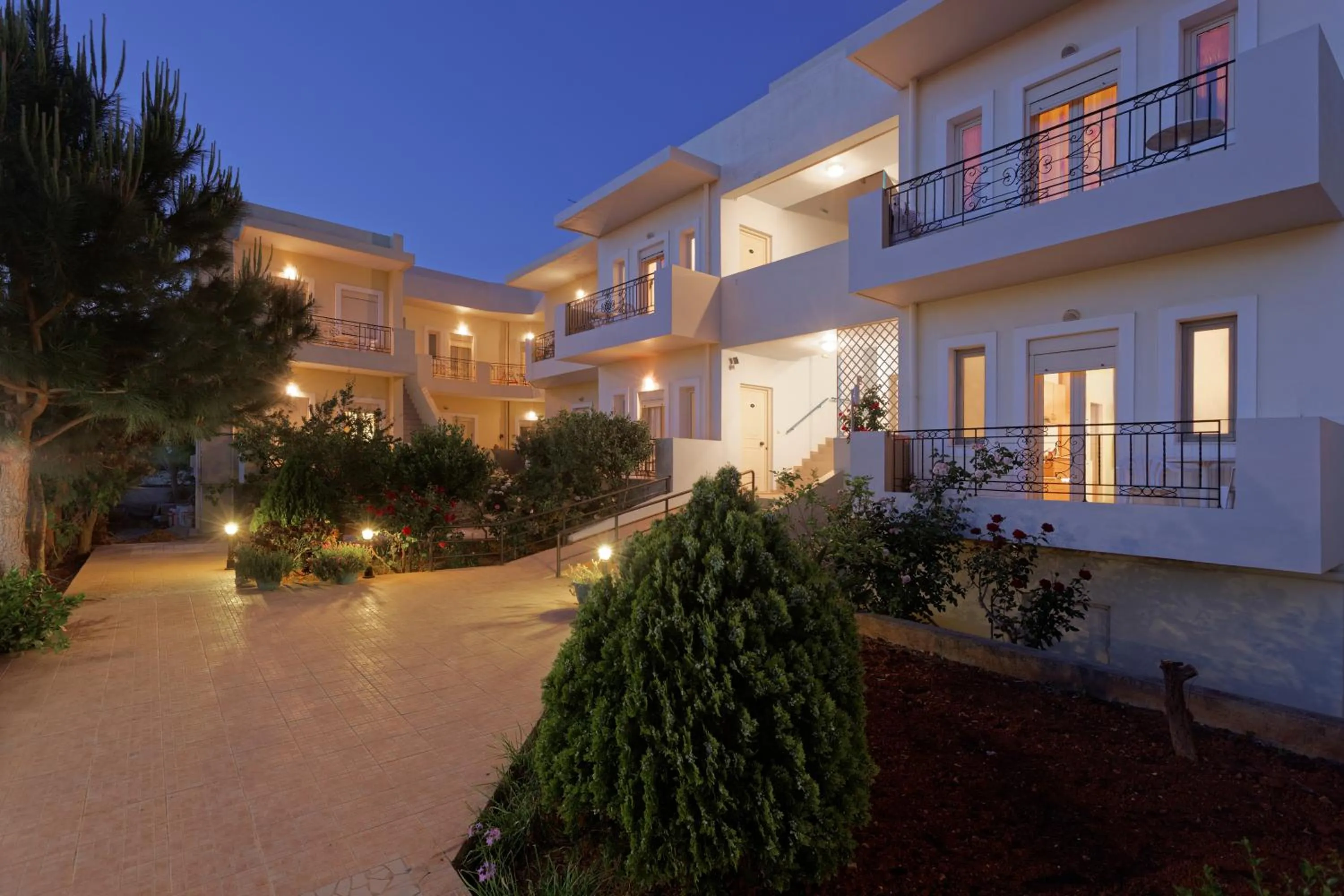 Garden view in Fotis Studios Apartments