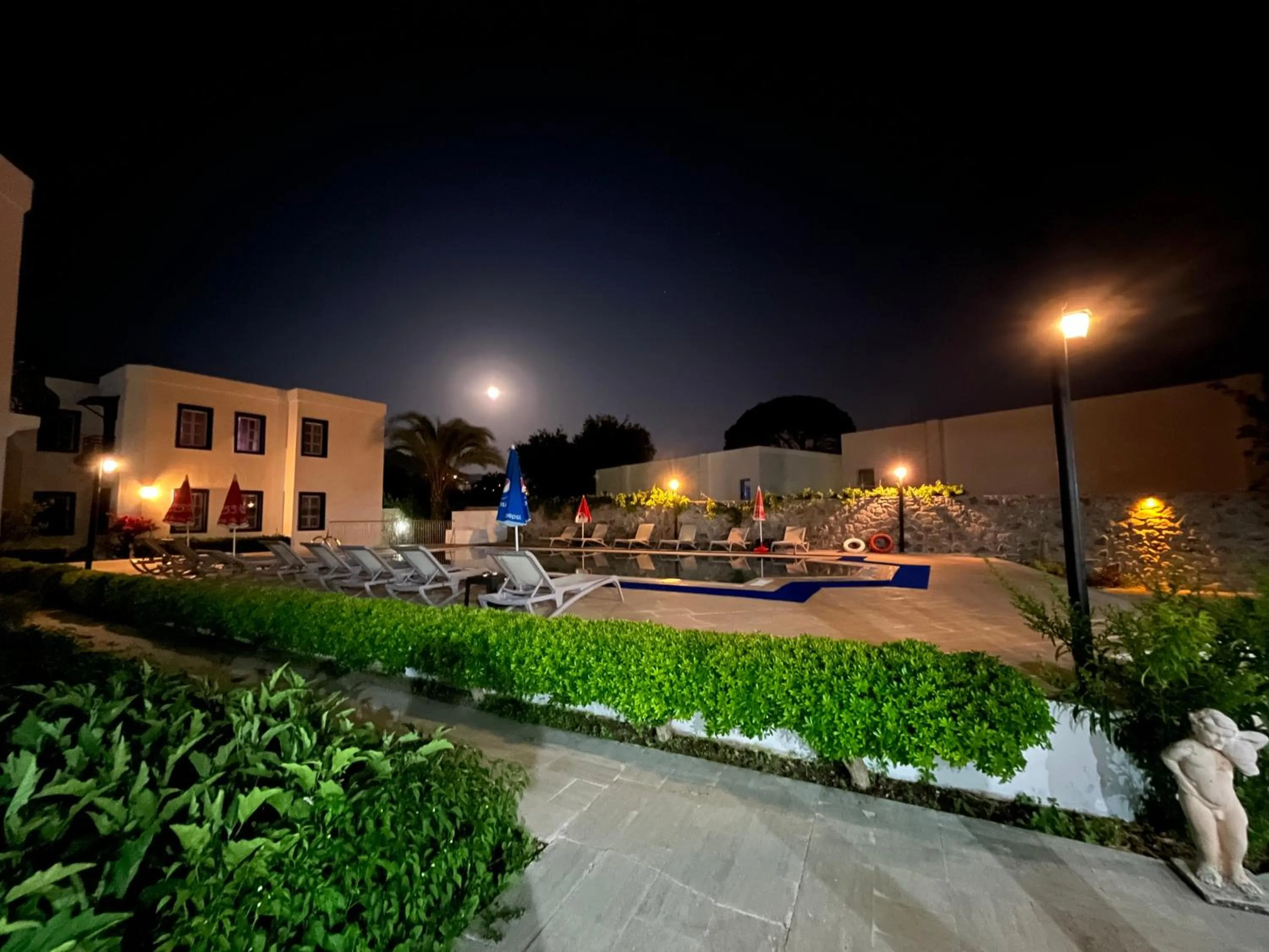 Property building in Ege Apartments