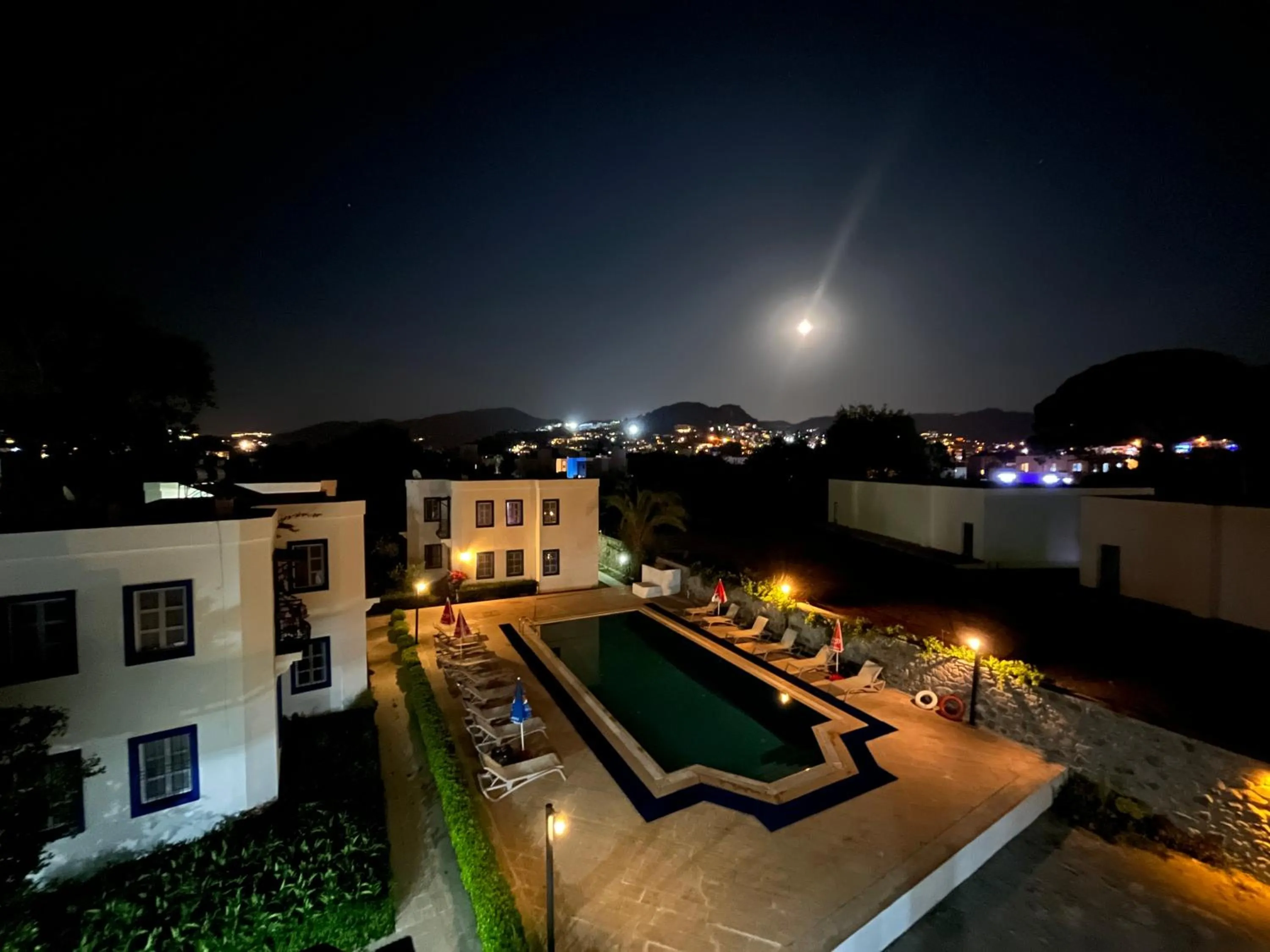 Pool view in Ege Apartments