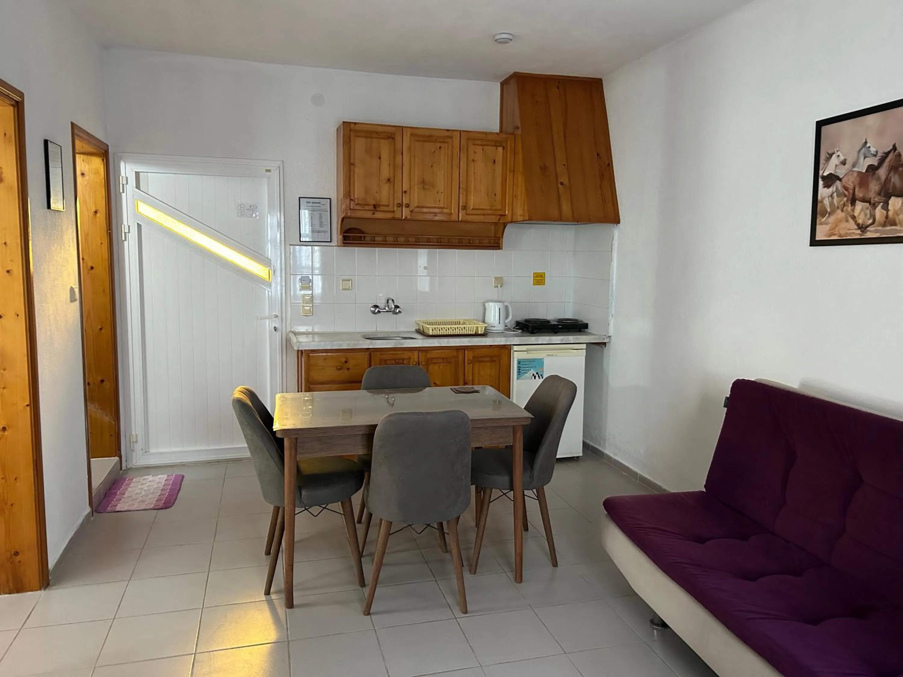 Kitchen or kitchenette in Ege Apartments
