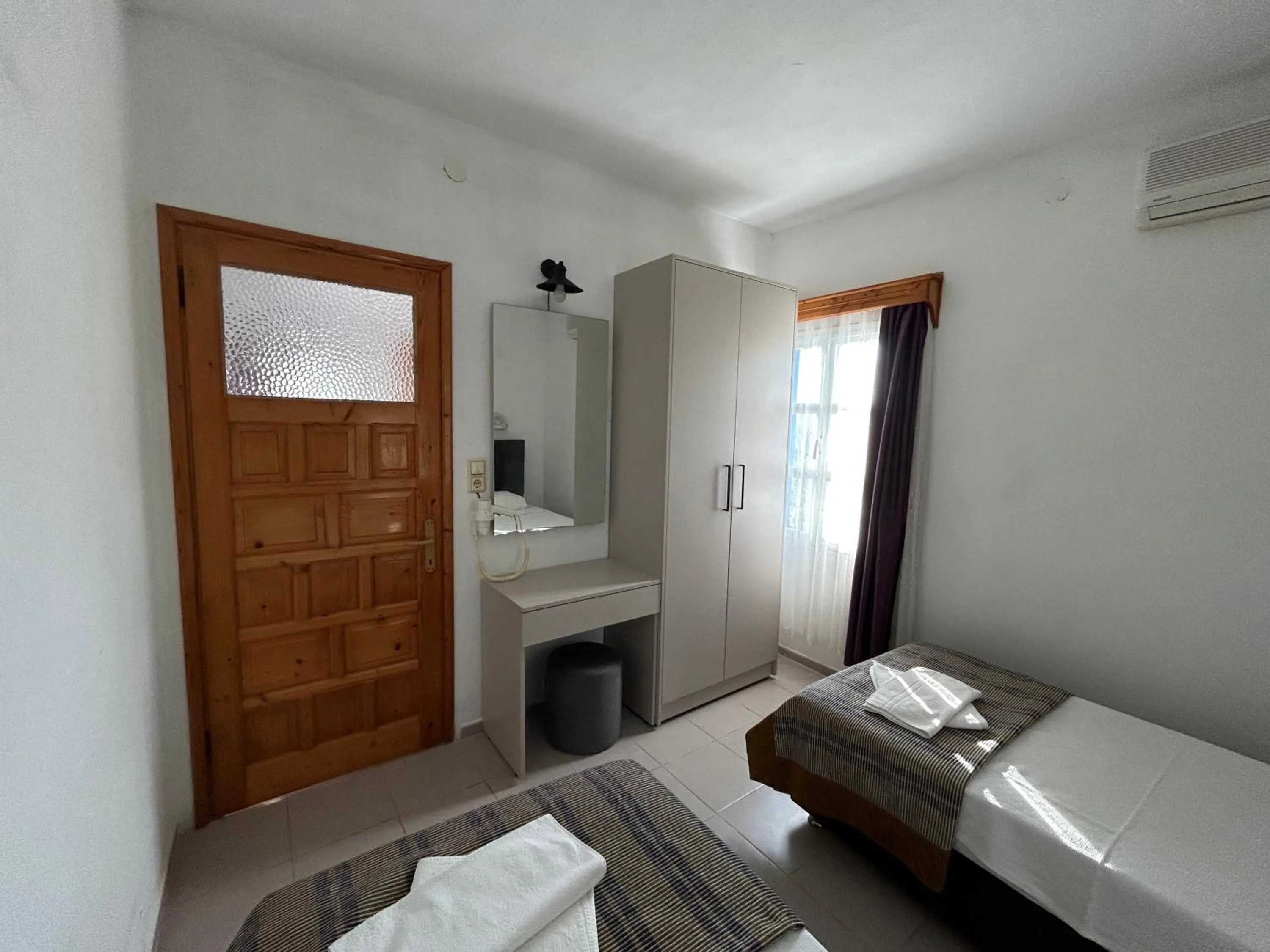 Bedroom, Bed in Ege Apartments