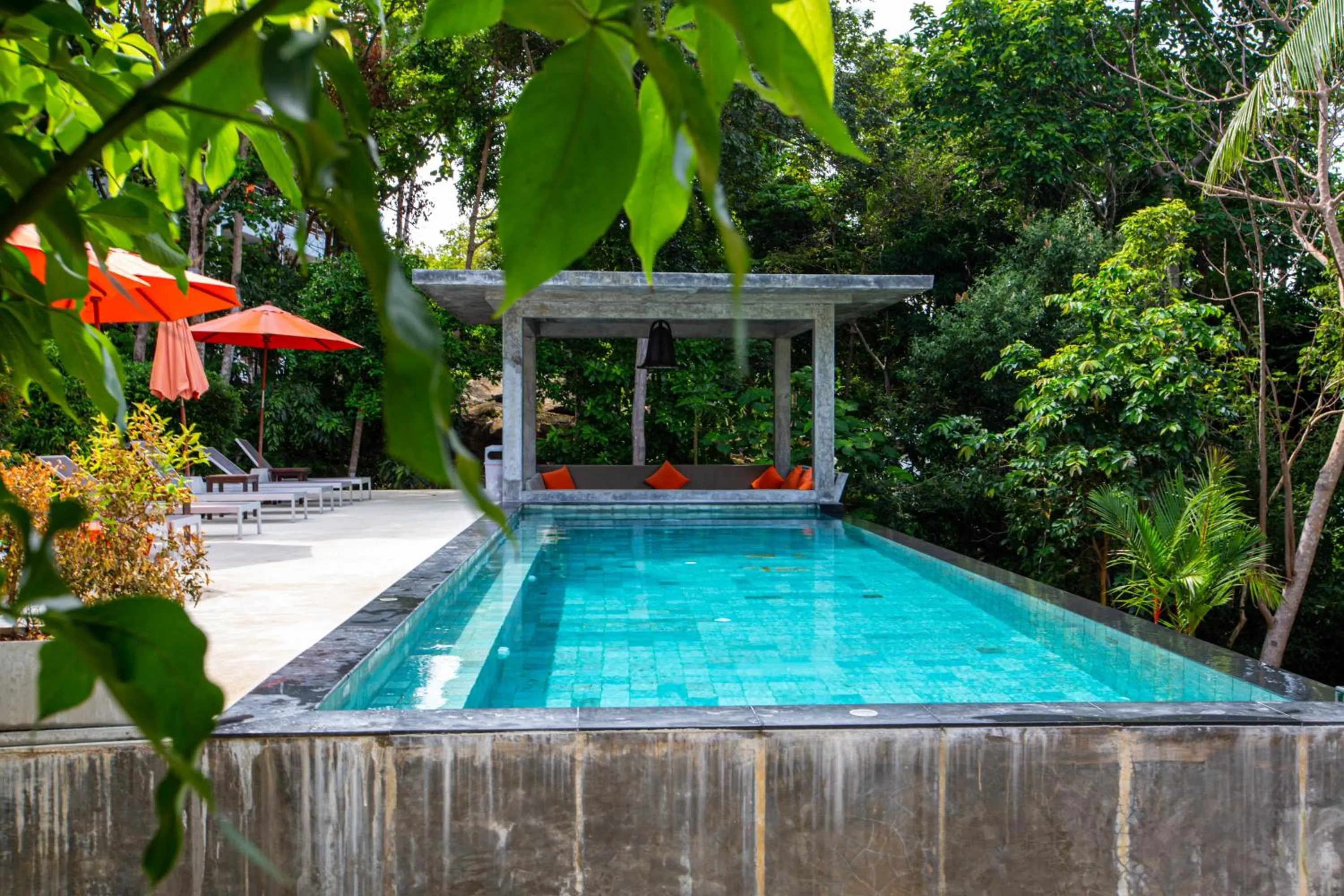 Swimming pool in Padel Phangan Suite