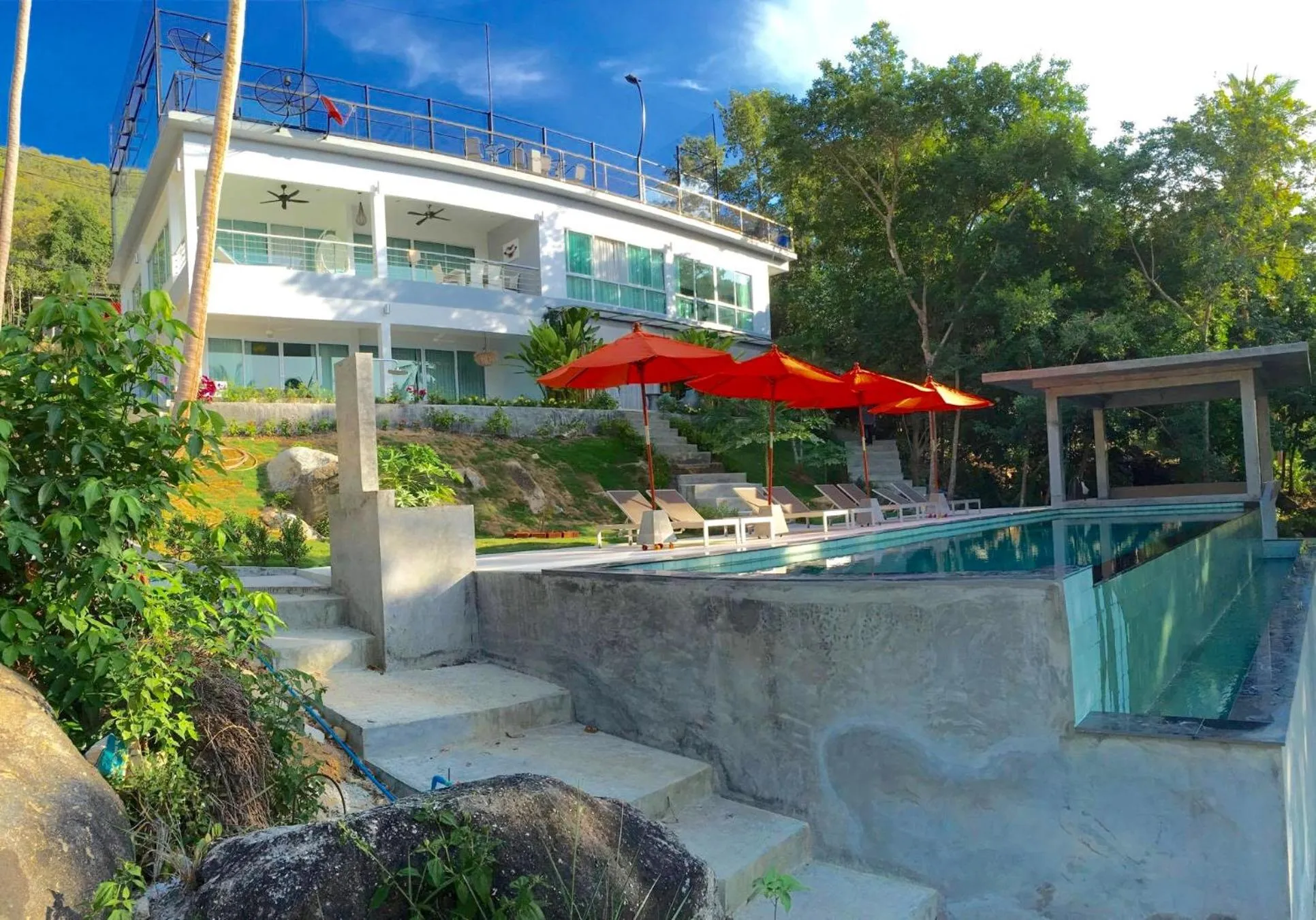 Swimming pool in Padel Phangan Suite