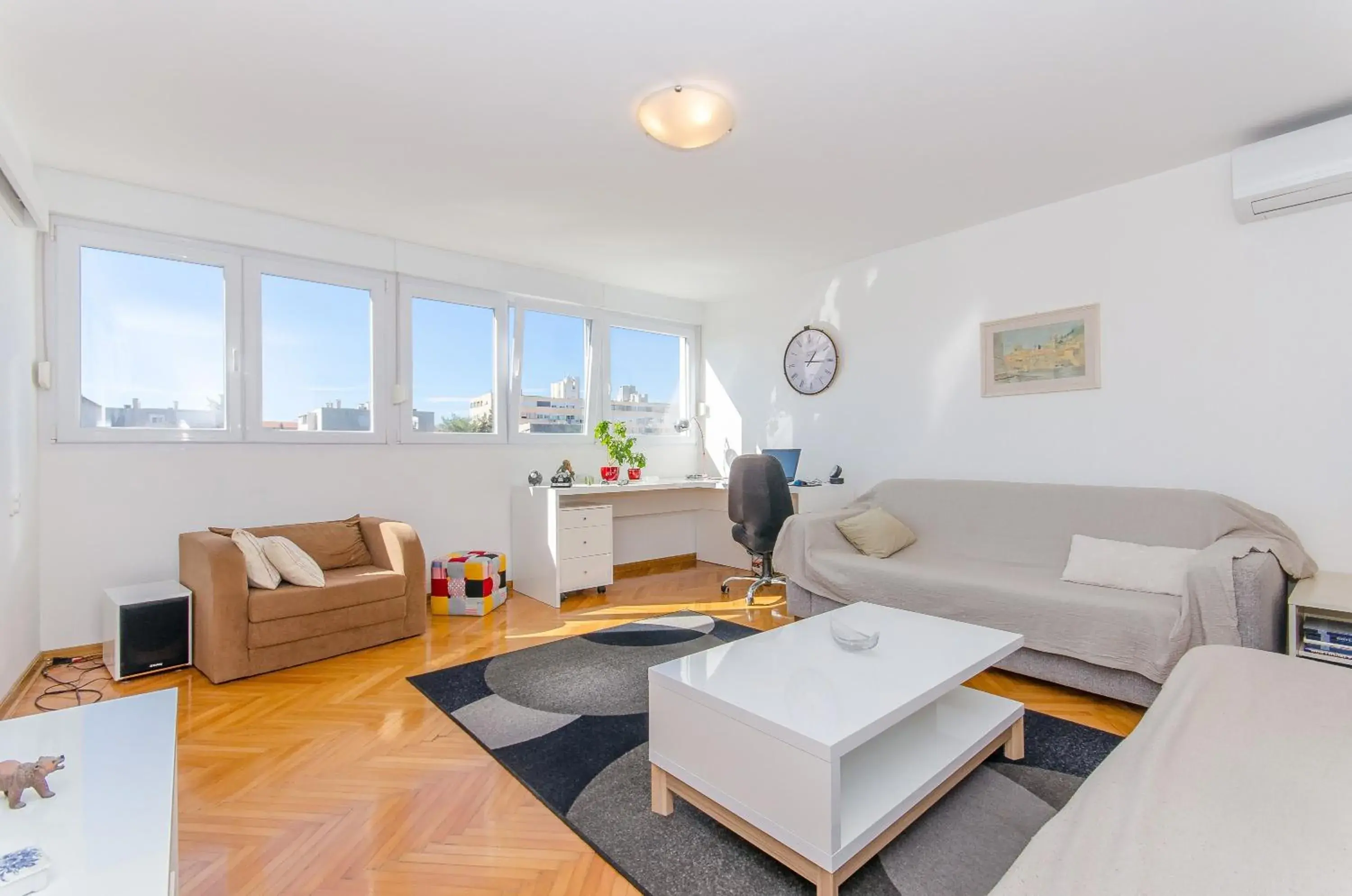 Spacious apartment Neven near center, with two ac units Spacious apartment Neven near center, with two ac units