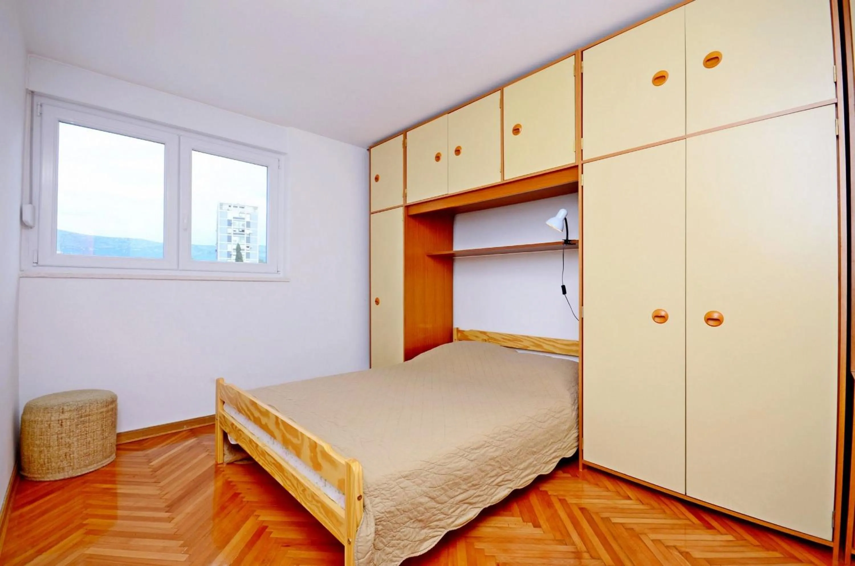Bed in Spacious apartment Neven near center, with two ac units