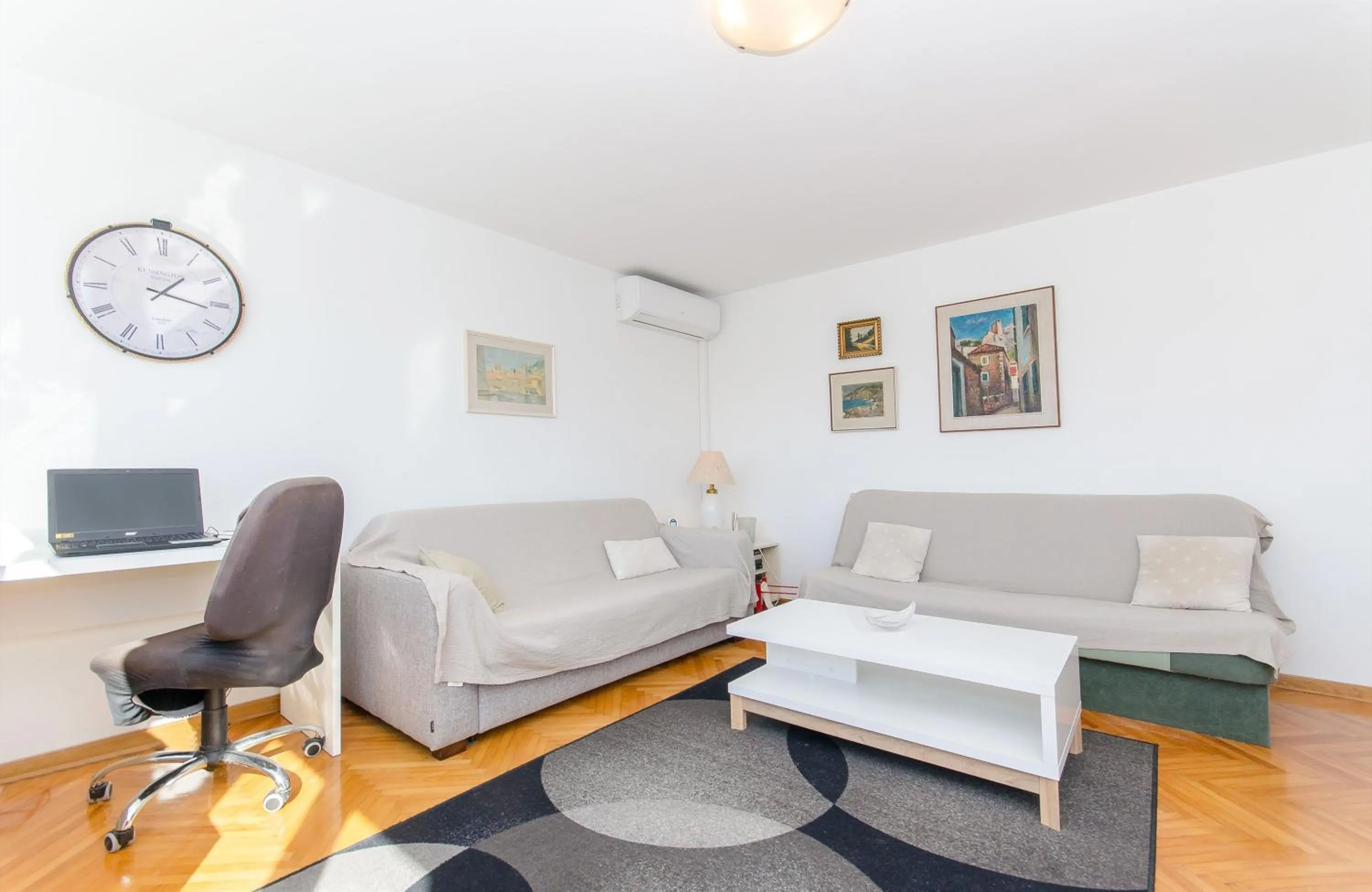 TV and multimedia in Spacious apartment Neven near center, with two ac units