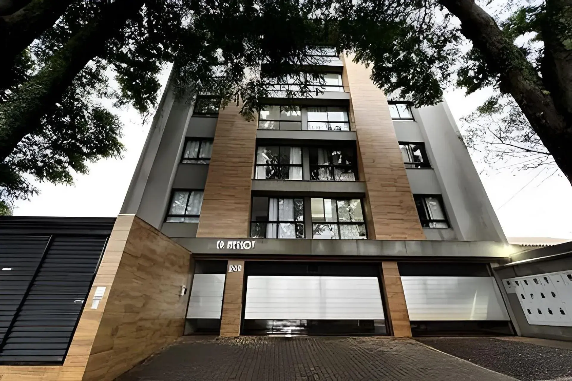 Edifício com Ótima localização e Conforto Edifício com Ótima localização e Conforto