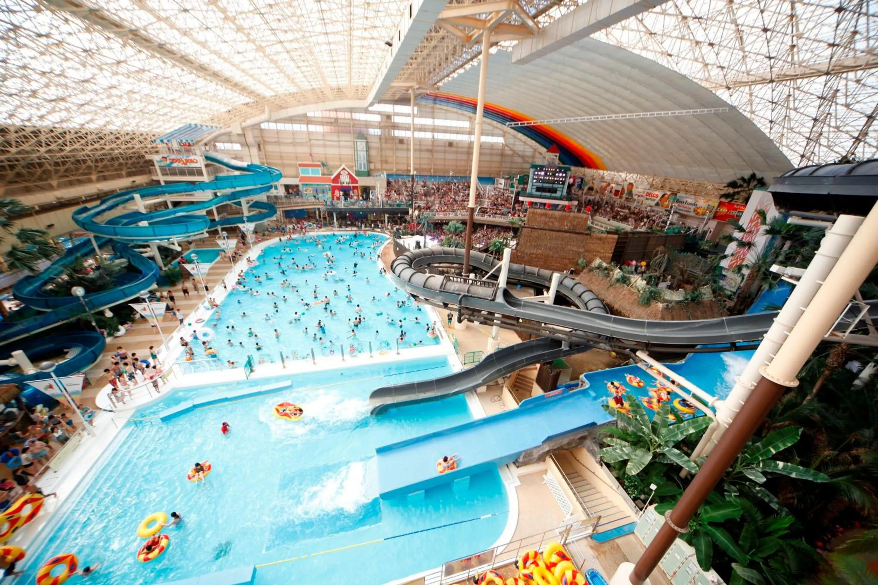 Swimming pool in Hawaiians Glamping Mauna Village