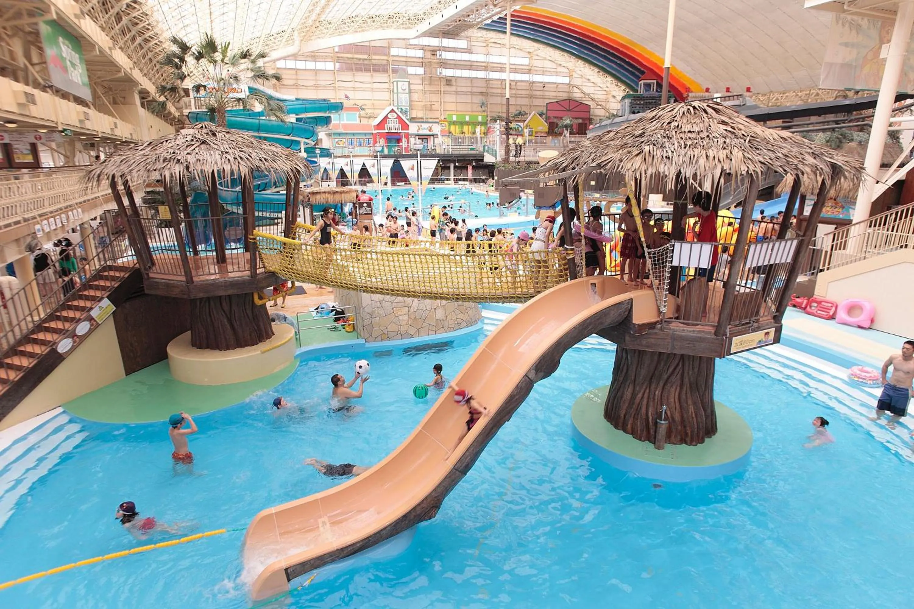 Swimming pool in Hawaiians Glamping Mauna Village