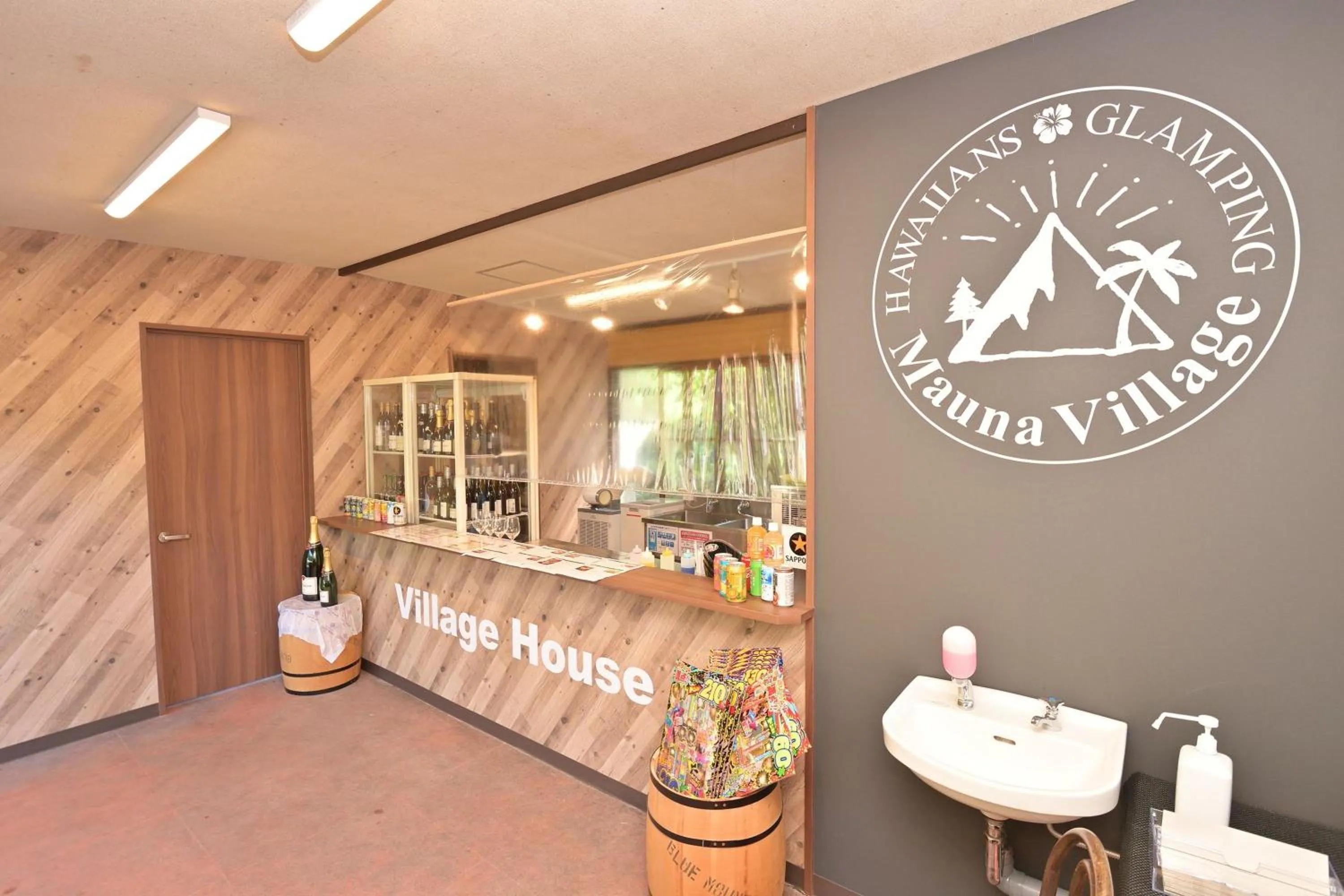 Lobby or reception in Hawaiians Glamping Mauna Village