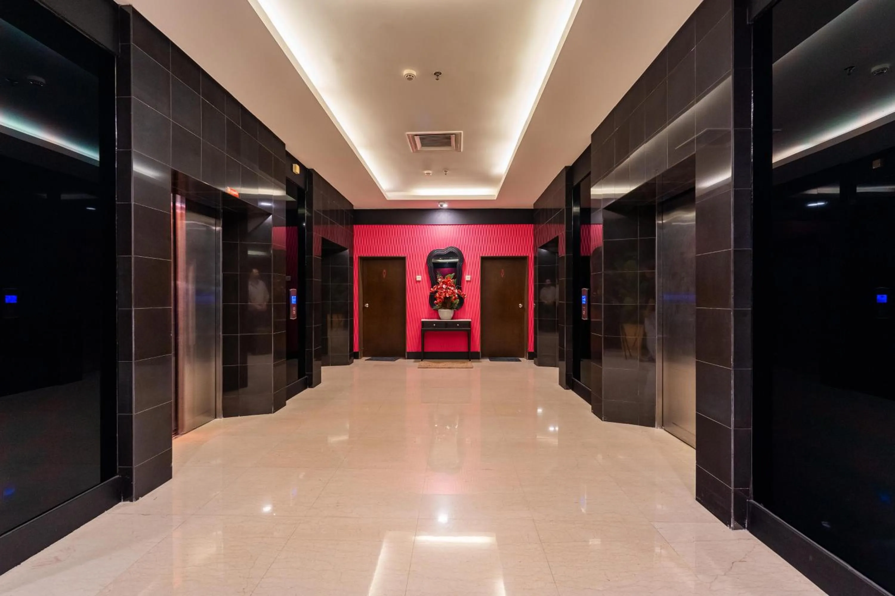 elevator in MagTree Chinatown