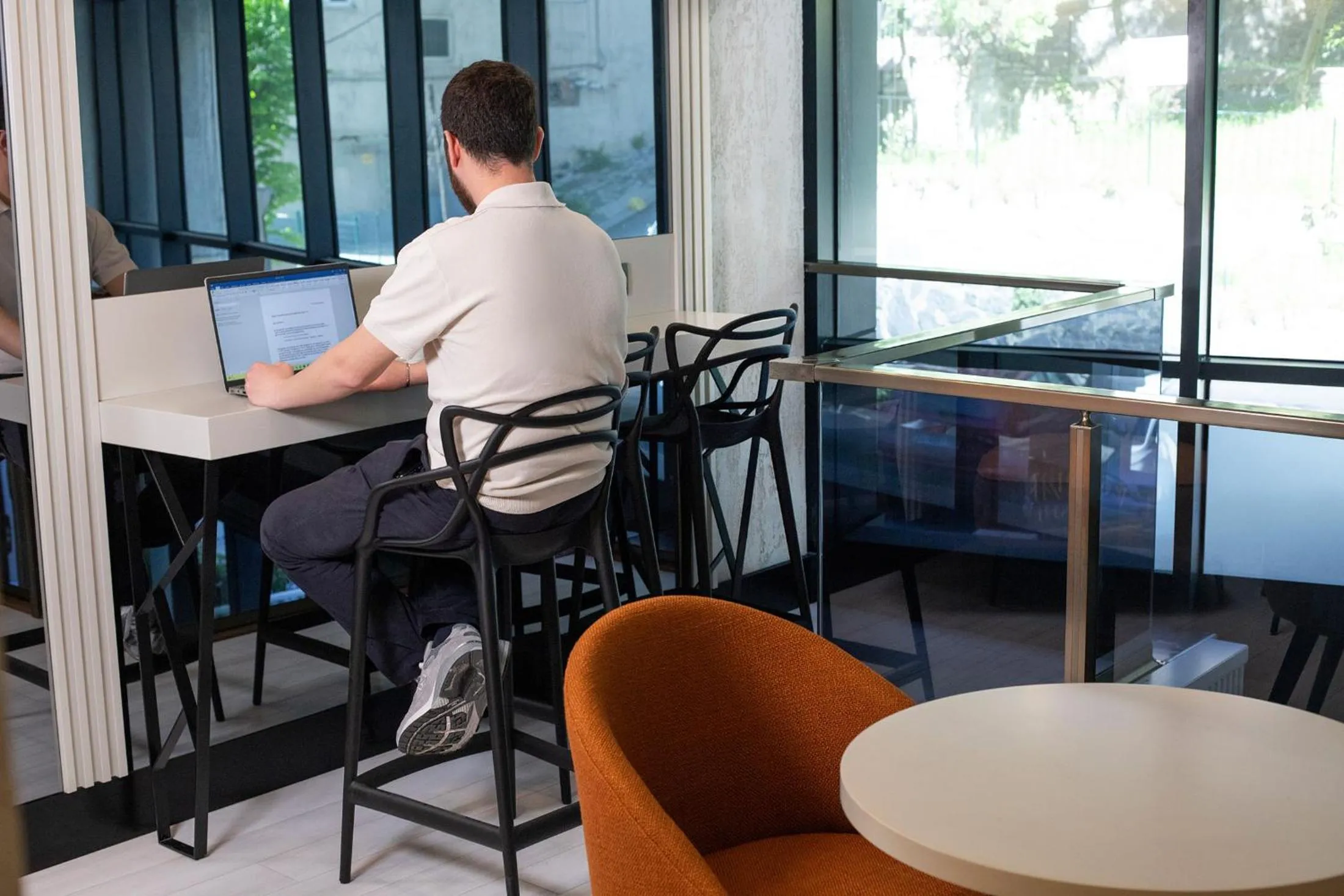 Seating area in Quinnova Hotel